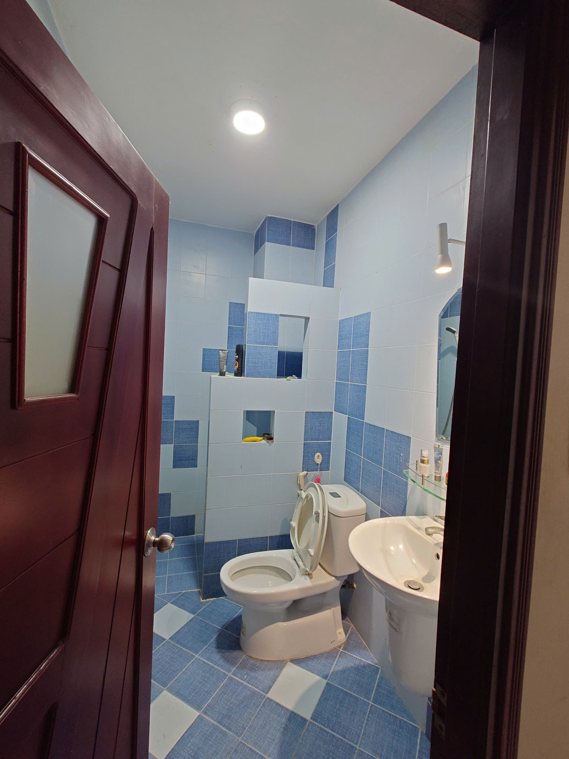 Bán nhà 2 lầu, hẻm 10m đường Trịnh Đình Trọng_p.Tân Phú, nhà mới, DT: 4x20m, Giá: 10,8 tỷ tl