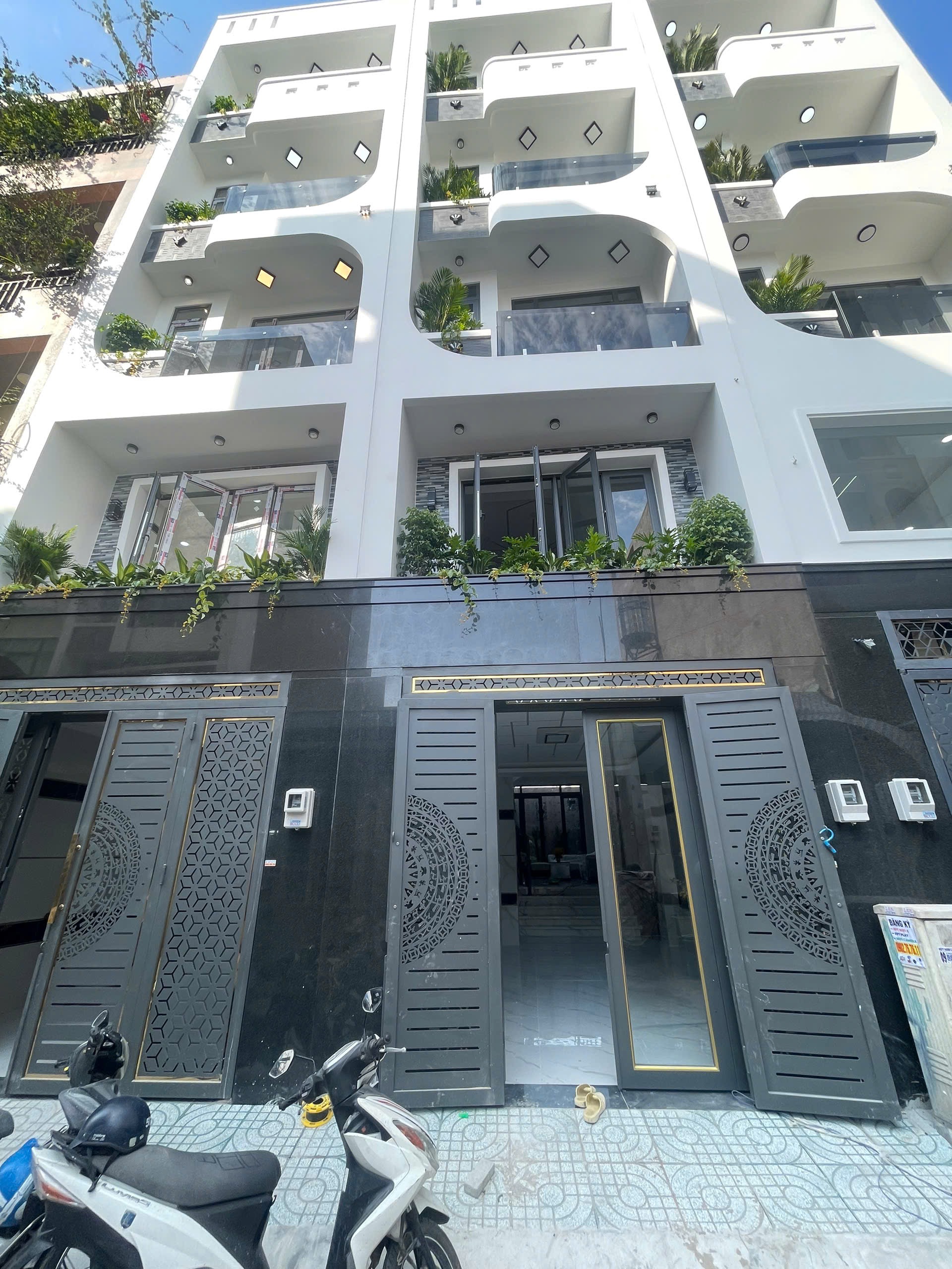 CĂN NHÀ MỚI 5 TẦNG LỬNG NGƯỢC HẺM 6M – KHU LÊ VĂN QUỚI NỐI DÀI • Diện tích: 4 × 15m (TDT: 60m²)