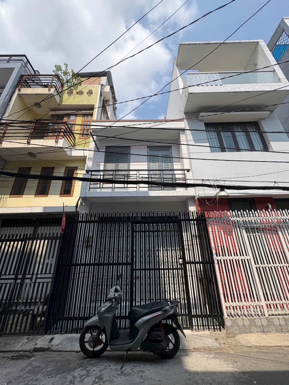 BÁN NHÀ 2 MẶT HẺM 1/ LÊ VĂN QUỚI – HẺM 5M THÔNG XE HƠI • Diện tích: 4 × 14m (56m² vuông vức)