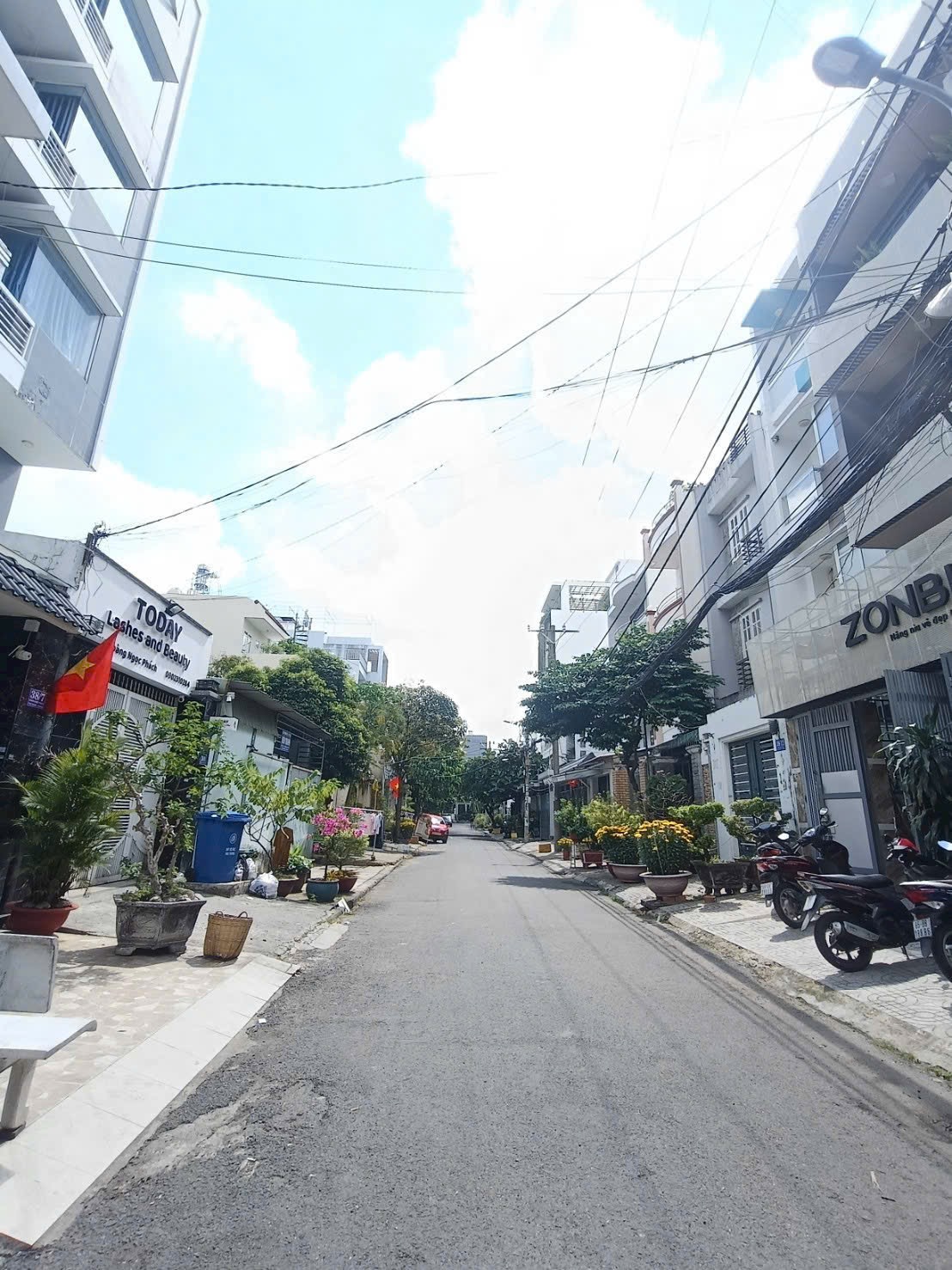 🌈 Nhà giá tốt đường 12m khu chợ P.18 Nguyễn Sơn giá chỉ 8.9 tỷ