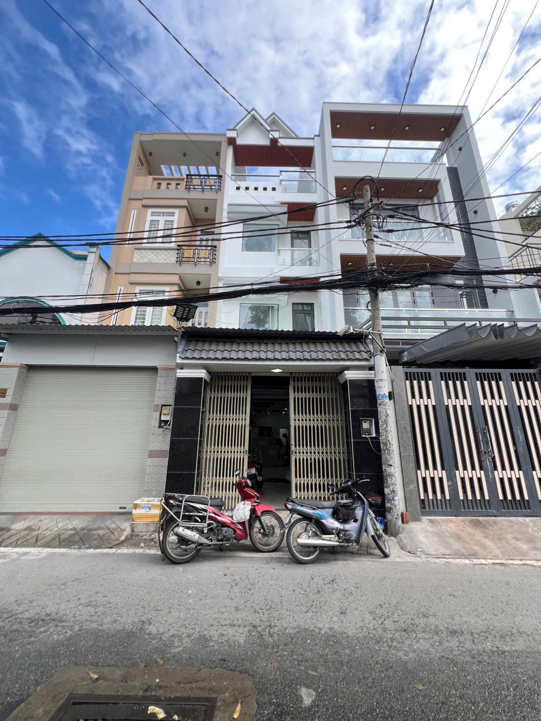 Bán nhà mặt tiền Đình Tân Khai Dt 4x19m, 2 lầu + sân thượng Giá 10.8 tỷ (TL)