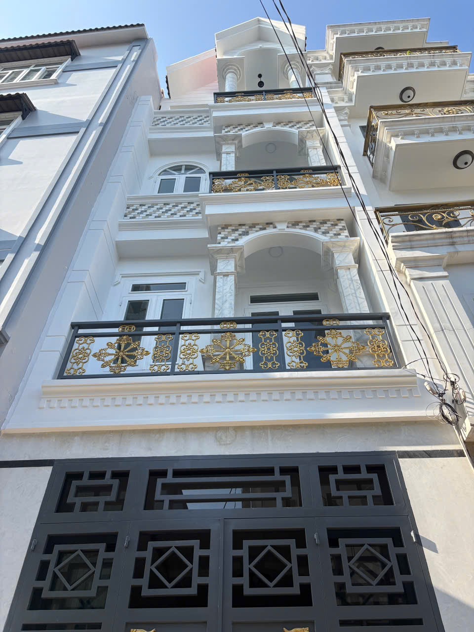 Nhà đường Hương Lộ 2 , nhà mới đầy đủ nội thất hiện đại, khu dân cư dân trí, dọn vào ở ngay 🥰