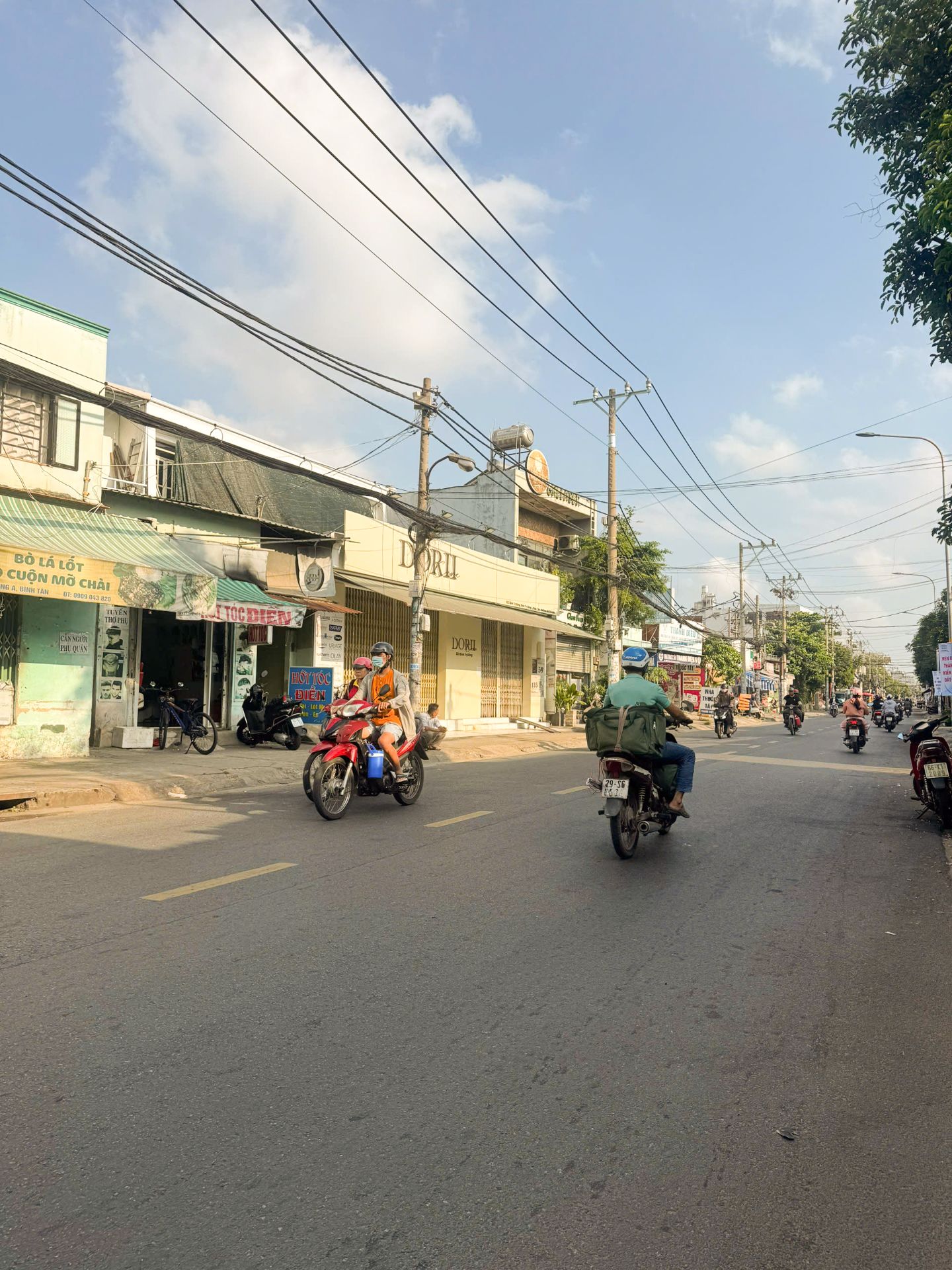 Bán nhà MTKD đường Bình trị đông, Dt: 9,7m x 15, NH 11.3m, cấp 4, Giá: 13.2 tỷ