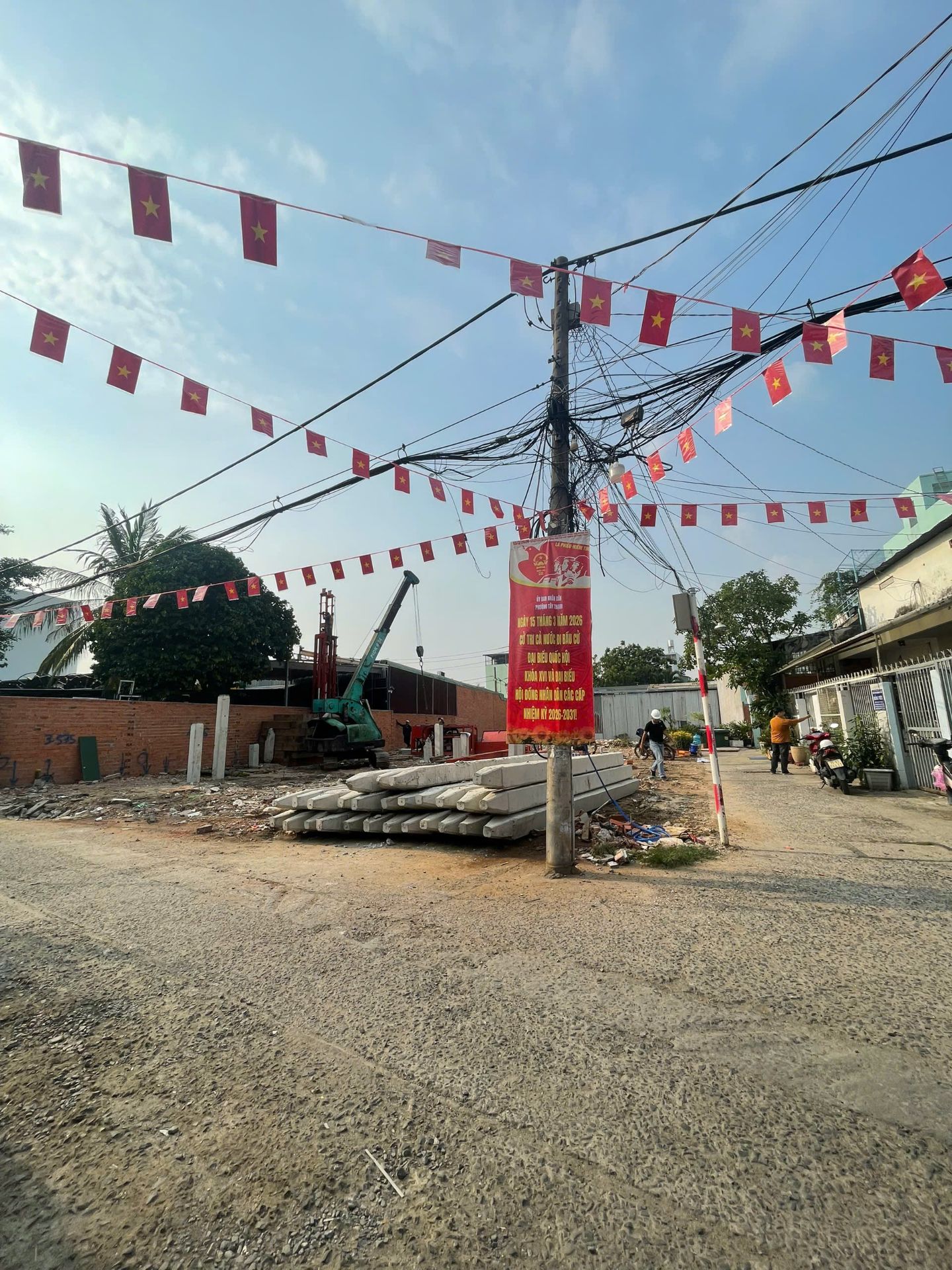 Bán đất đường lê trọng tấn 600m tới ĐẠI HỌC CÔNG THƯƠNG - ngang 6,8m x 15m / 100m2 - Giá 10 Tỷ