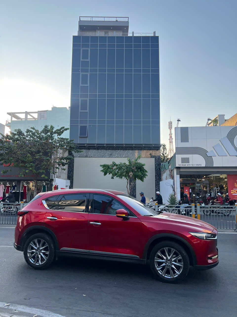 BÁN TÒA NHÀ 7 TẦNG MẶT TIỀN LŨY BÁN BÍCH – XÂY MỚI 100% – 11.3mx25m -Dòng Tiền ổn định