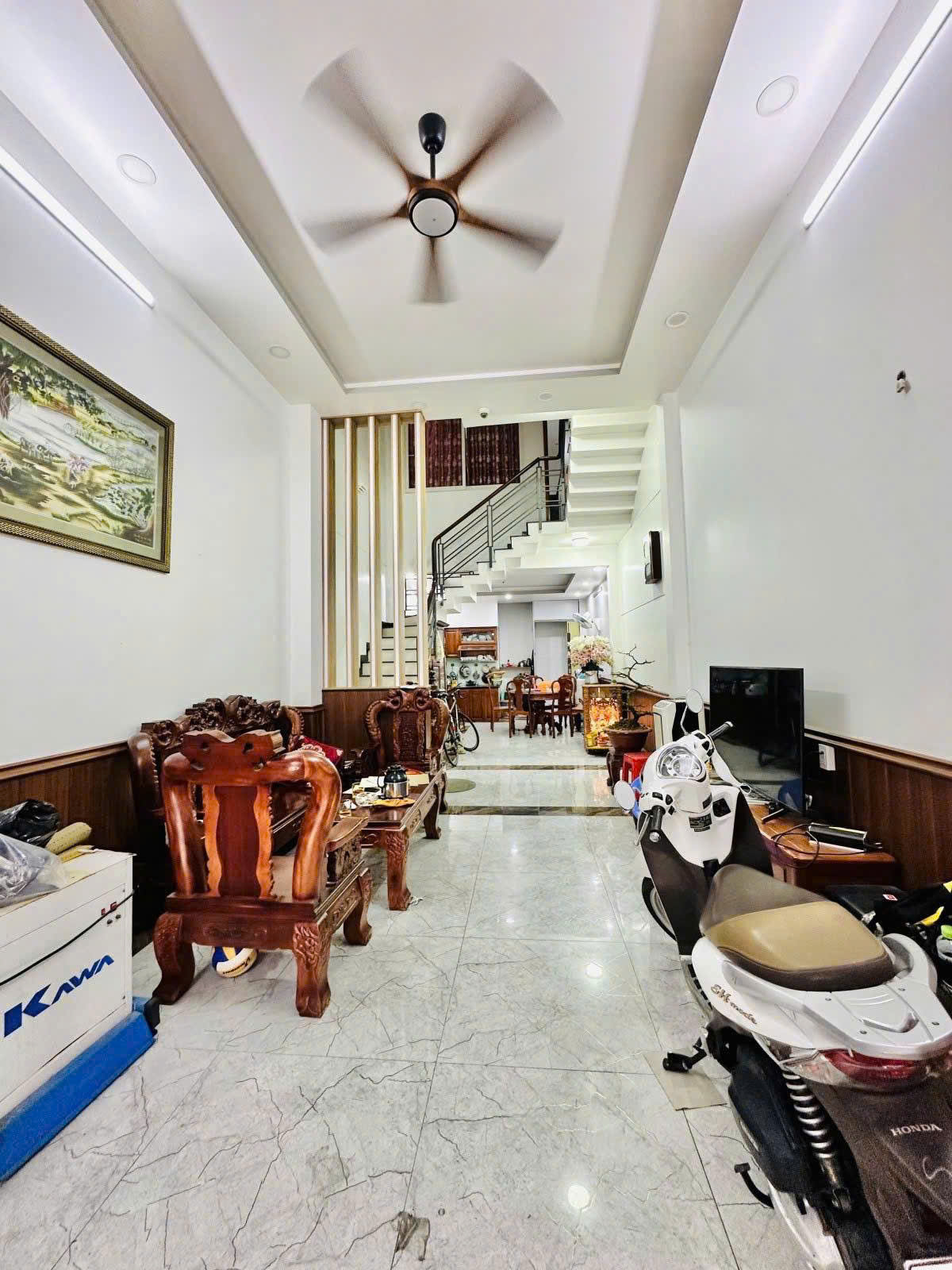 Bán nhà HXH đường Tân Hương - Ngay Chợ. DT: 4m x 15m - 2 Lầu. Giá: 8.7 tỷ Thương Lượng