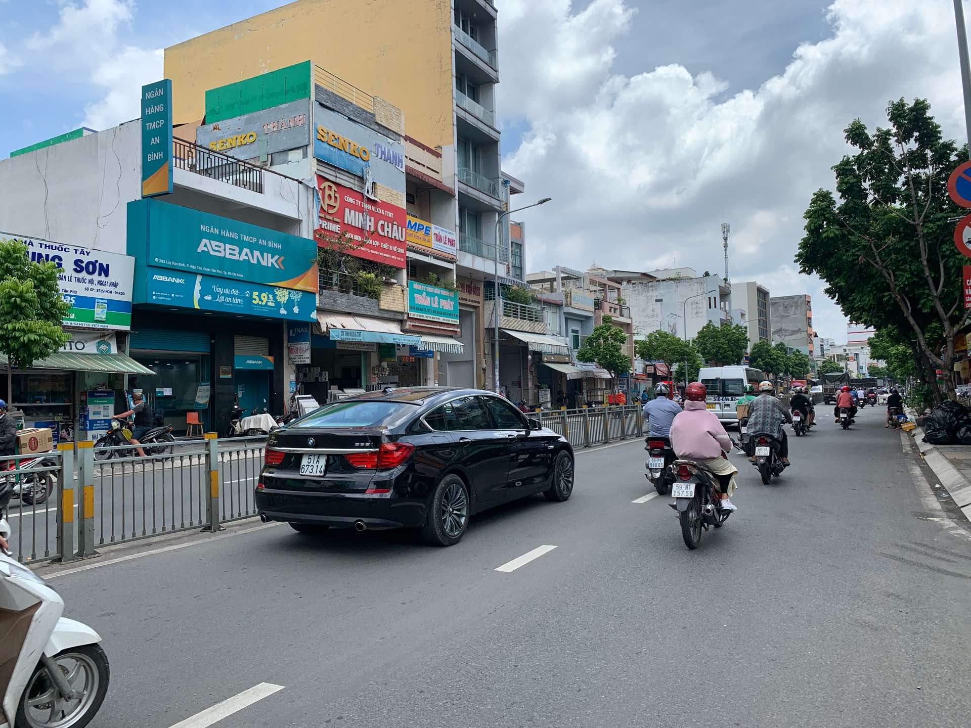 Mặt tiền kinh doanh Đường Luỹ Bán Bích ( 7x45m) hậu 15m, cấp 4,vị trí đẹp