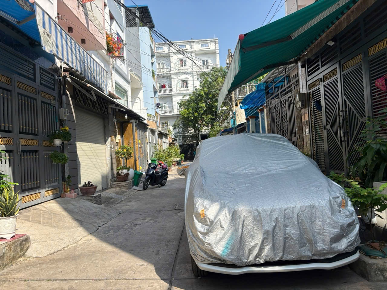 BÁN NHÀ HẺM 6M HƯƠNG LỘ 2 – GIÁ TỐT • Diện tích: 4.5 × 16m • Kết cấu: 1 trệt + lửng, nhà gọn gàng,