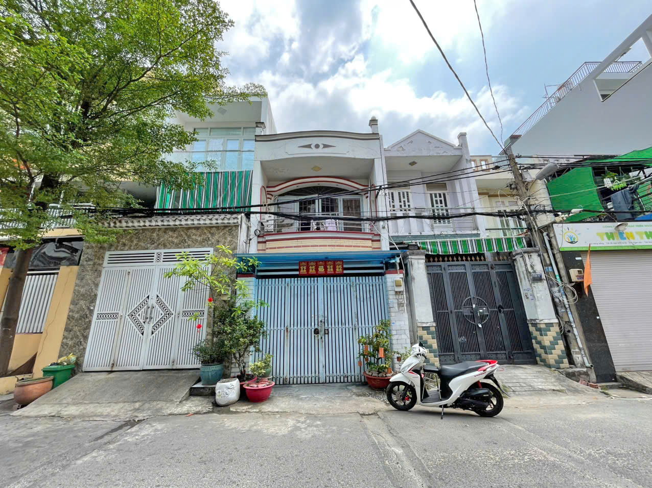 Chủ bán gấp nhà 1 sec Lê Văn Qưới, 4 x 18m, 1 lầu, hẻm 8m, sát Mt đường. Giá: 7.5 tỷ