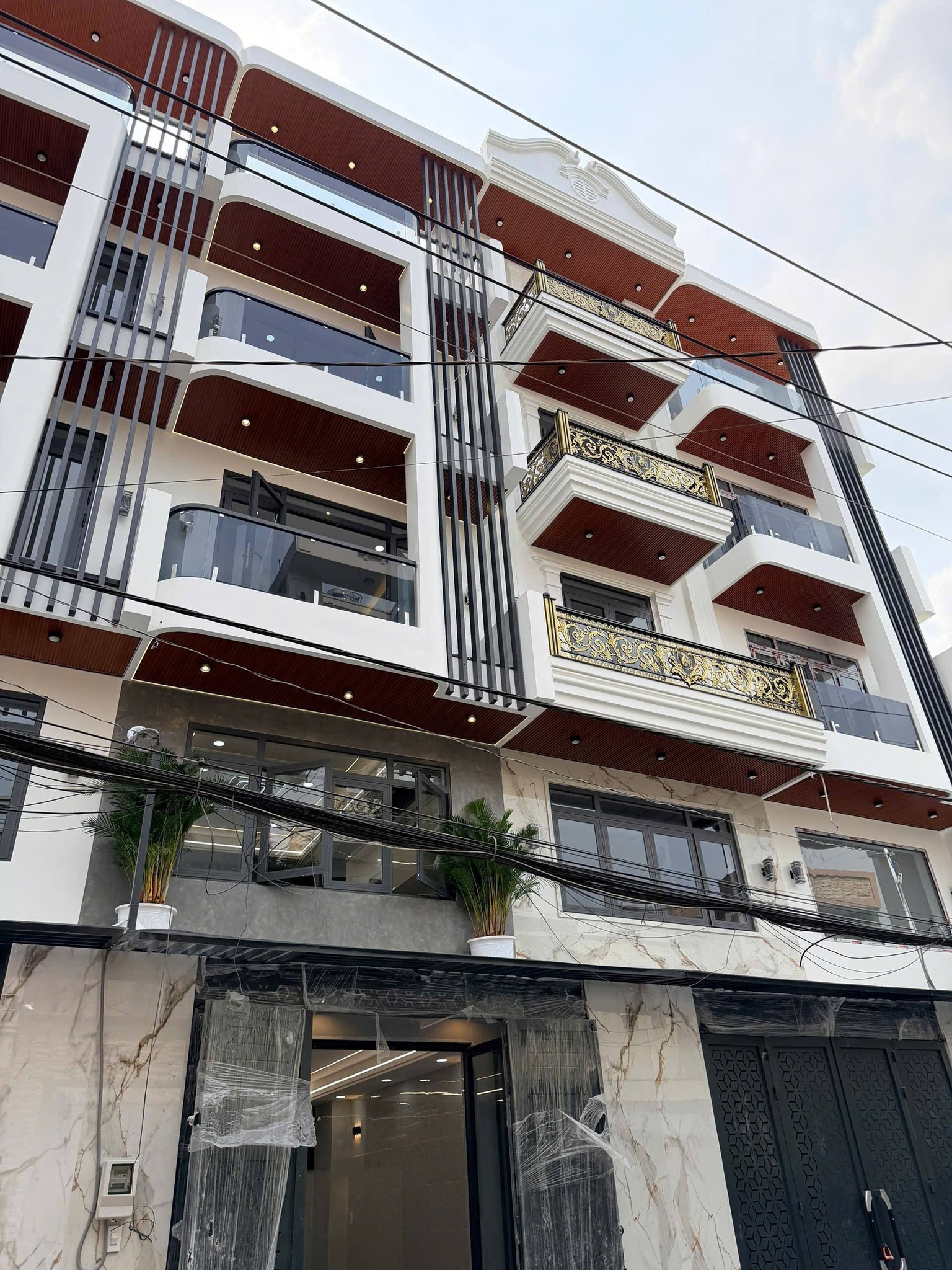 SIÊU PHẨM NHÀ PHỐ GÒ XOÀI – LUXURY 5 TẦNG – HẺM 8M Ô TÔ