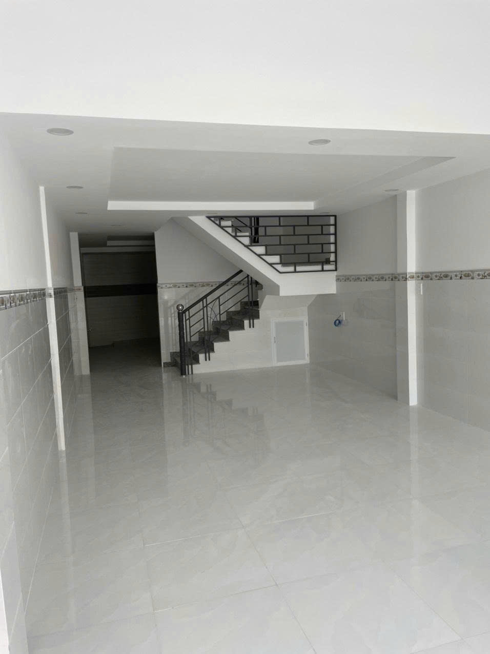 bán nhà MT Thạch Lam quận Tân Phú(4x18m vuông lửng lầu 2 PN mới tiện vào ở,Kd) 11.3 tỷ TL