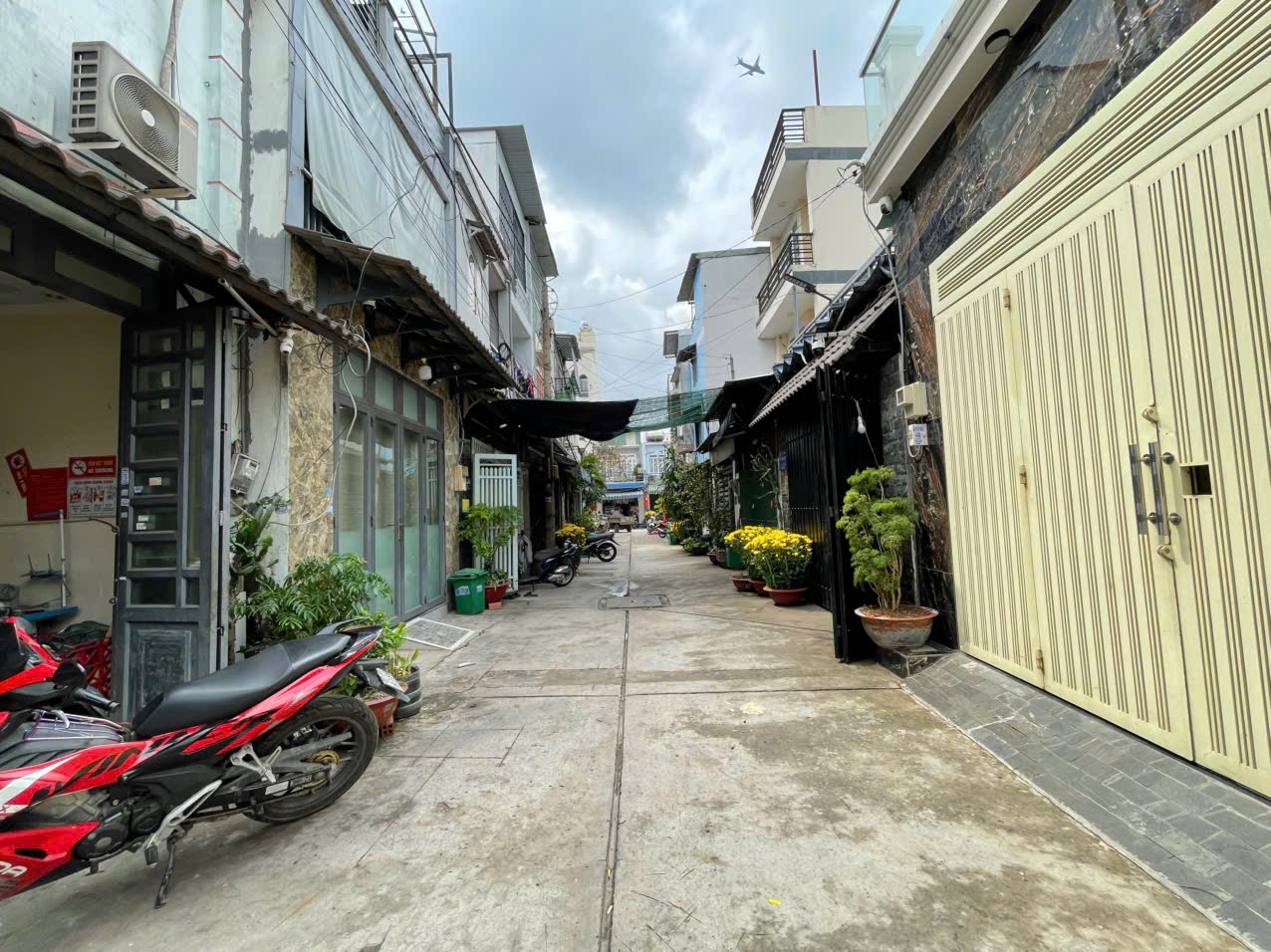 BÁN NHÀ HẺM 5M – ĐƯỜNG SỐ 11, BÌNH HƯNG HÒA – BÌNH TÂN • Diện tích: 4.3 × 12m (50m² công nhận đủ)