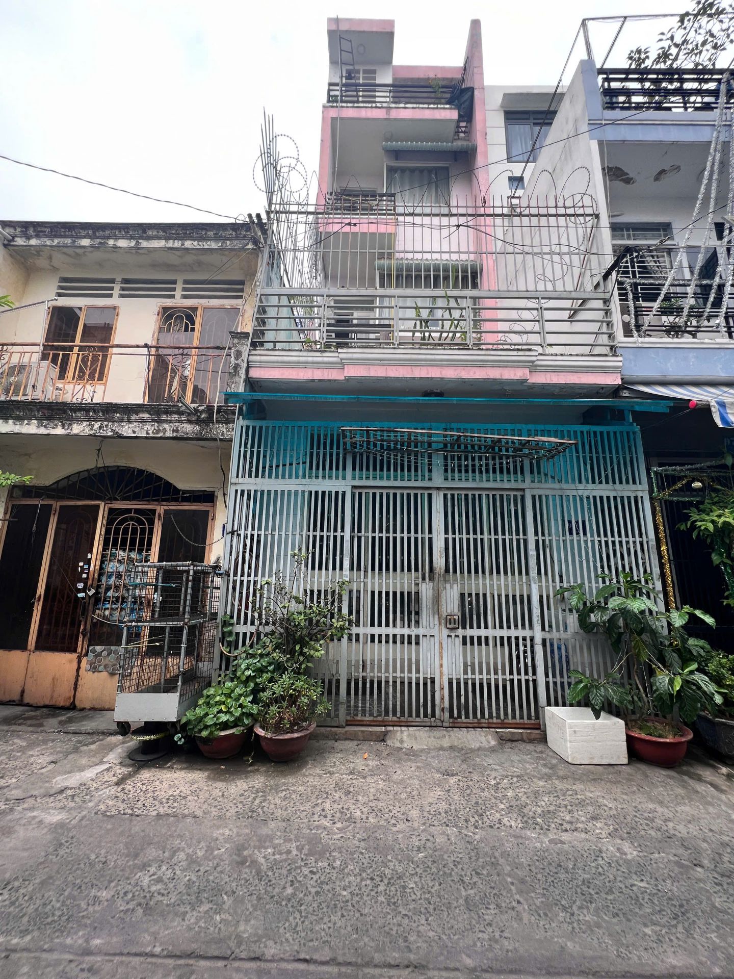 NHÀ 3,5 TẦNG - ĐI 100m TỚI NHÀ THỜ TÂN HƯƠNG - HẺM 5M THÔNG - GIÁ 7.8 TỶ