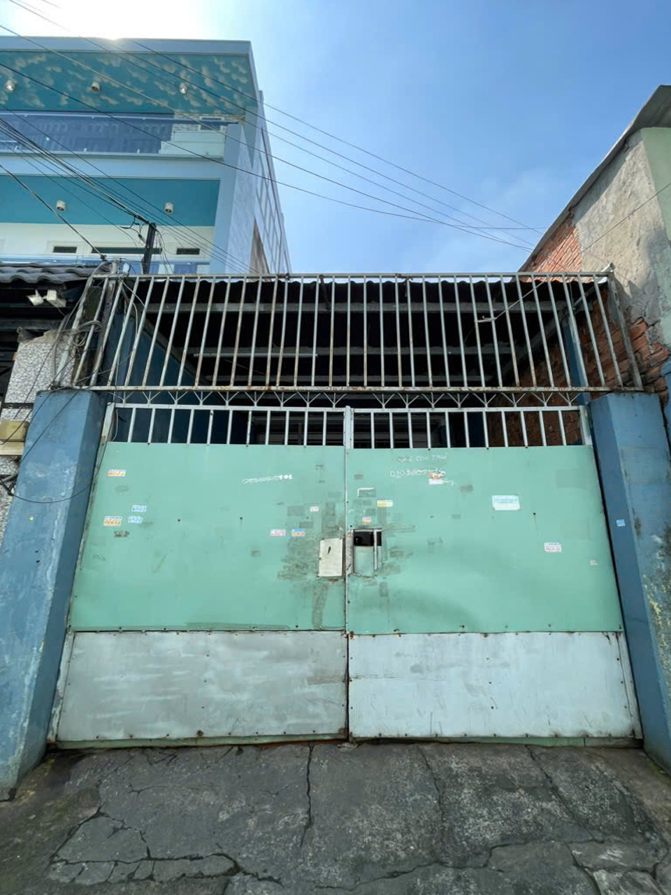 BÁN NHÀ CẤP 4 HẺM XE HƠI 1 SẸC ĐƯỜNG LÊ VĂN QUỚI .GIÁ 7,2 TỶ THƯƠNG LƯỢNG