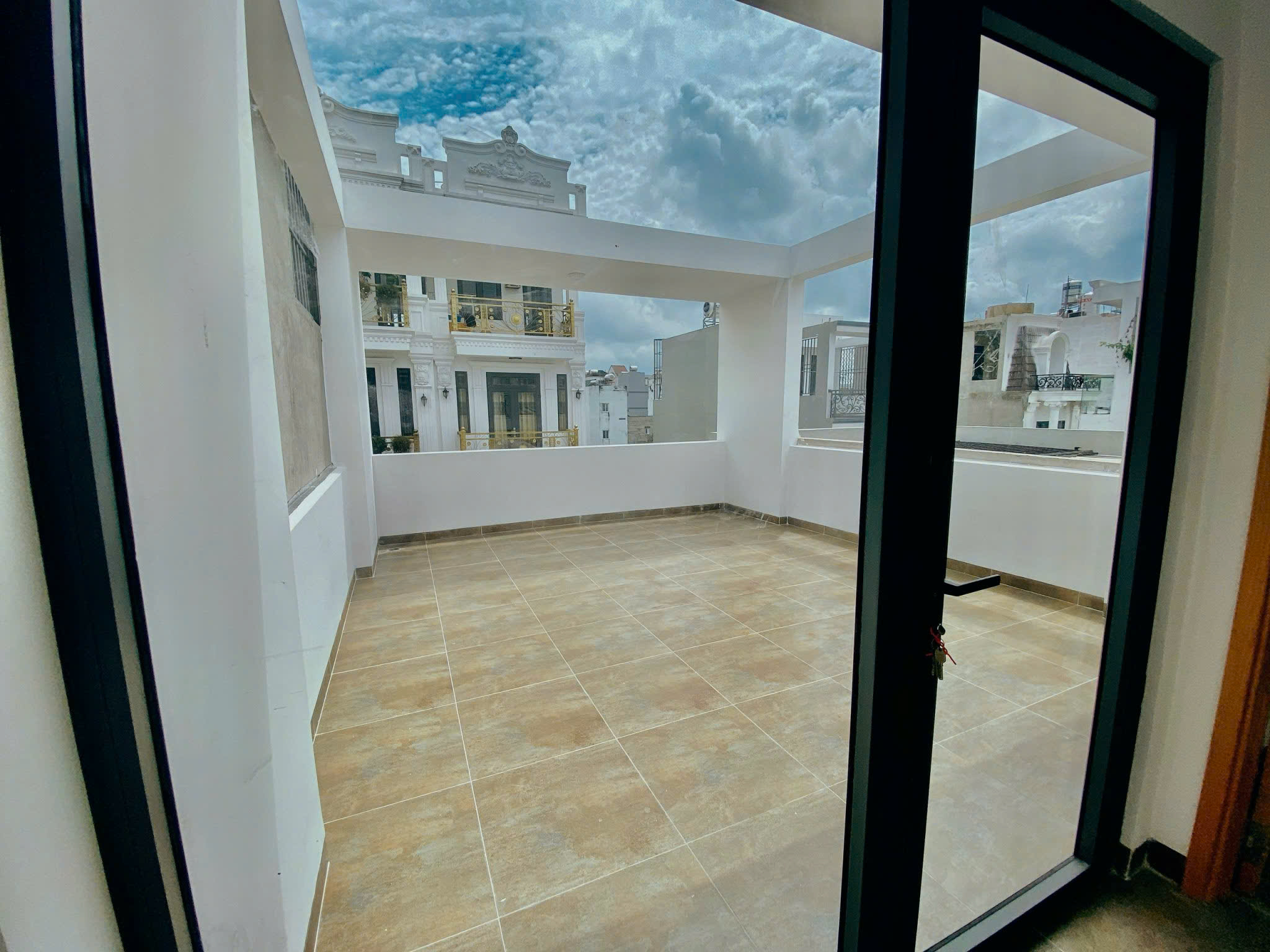 Cho thuê nhà hẻm rộng rãi 3PN tại Hương Lộ 2, Bình Tân, 2 lầu, ST. Gía: 10.2 triệu