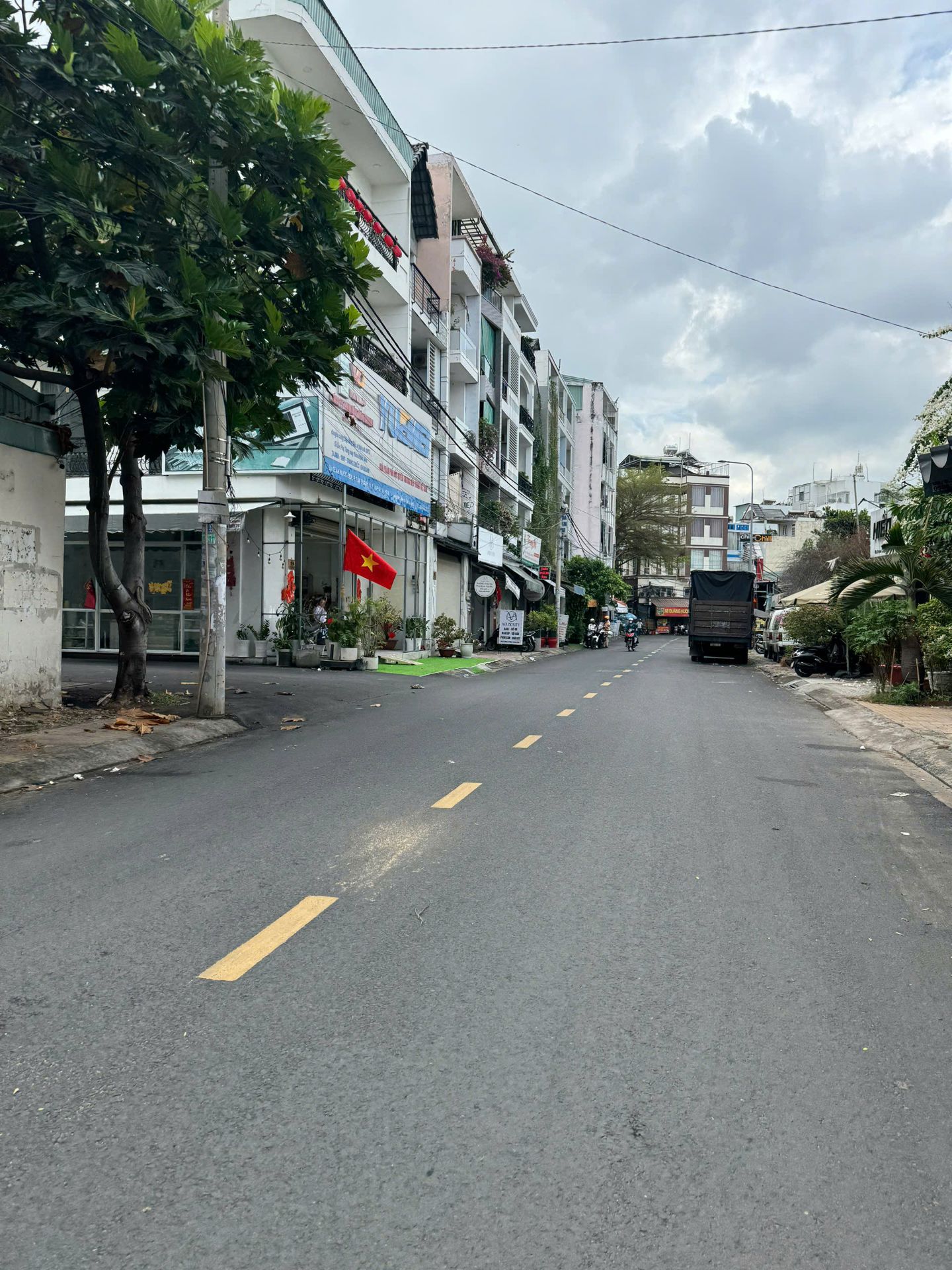 Mặt tiền kinh doanh - Đường Kênh Nước Đen,P Tân Thành ( 4,5x15m) 1 lầu. Giá 10,2 tỷ