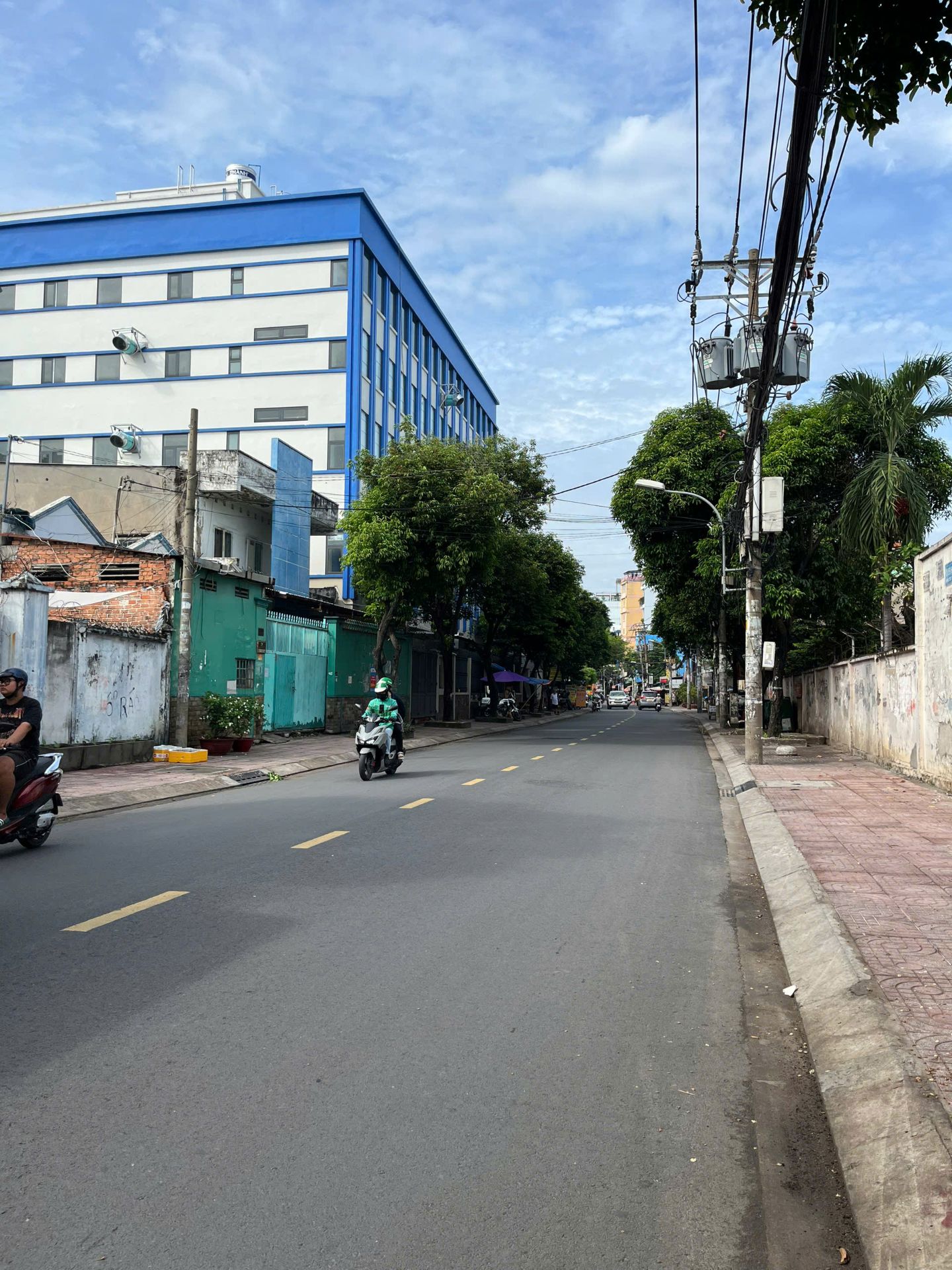 bán nhà MTKD Cầu Xéo phường Tân Sơn Nhì(4x16,5m cấp 4 tiện xây mới) giá 10 tỷ còn TL