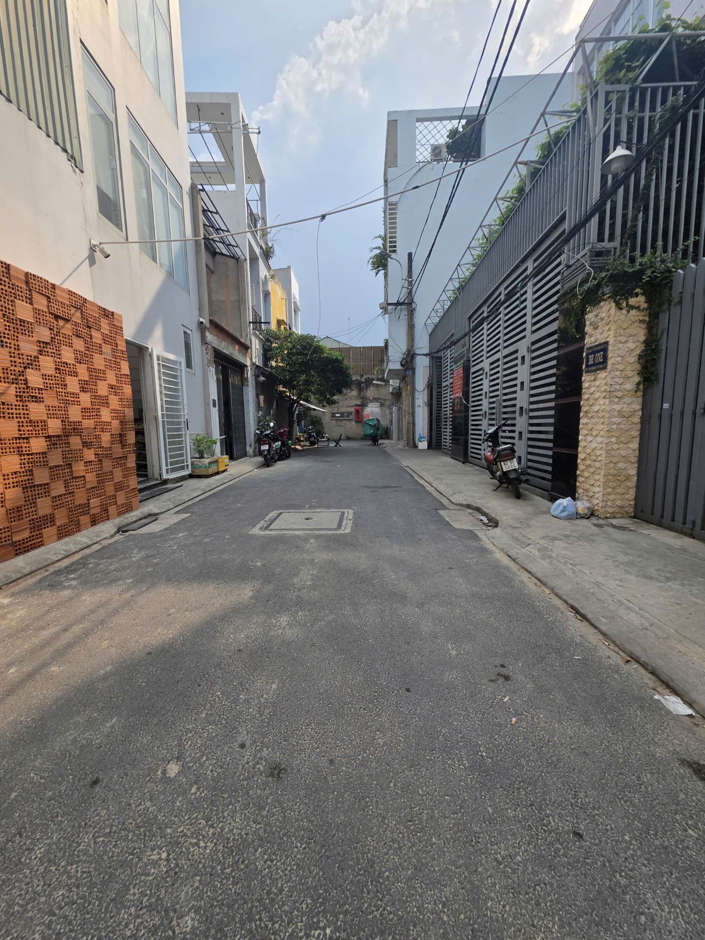 Nhà đang tách sổ DT: 4x9.1m, hẻm 5m, Giá: 4.95 tỷ tl