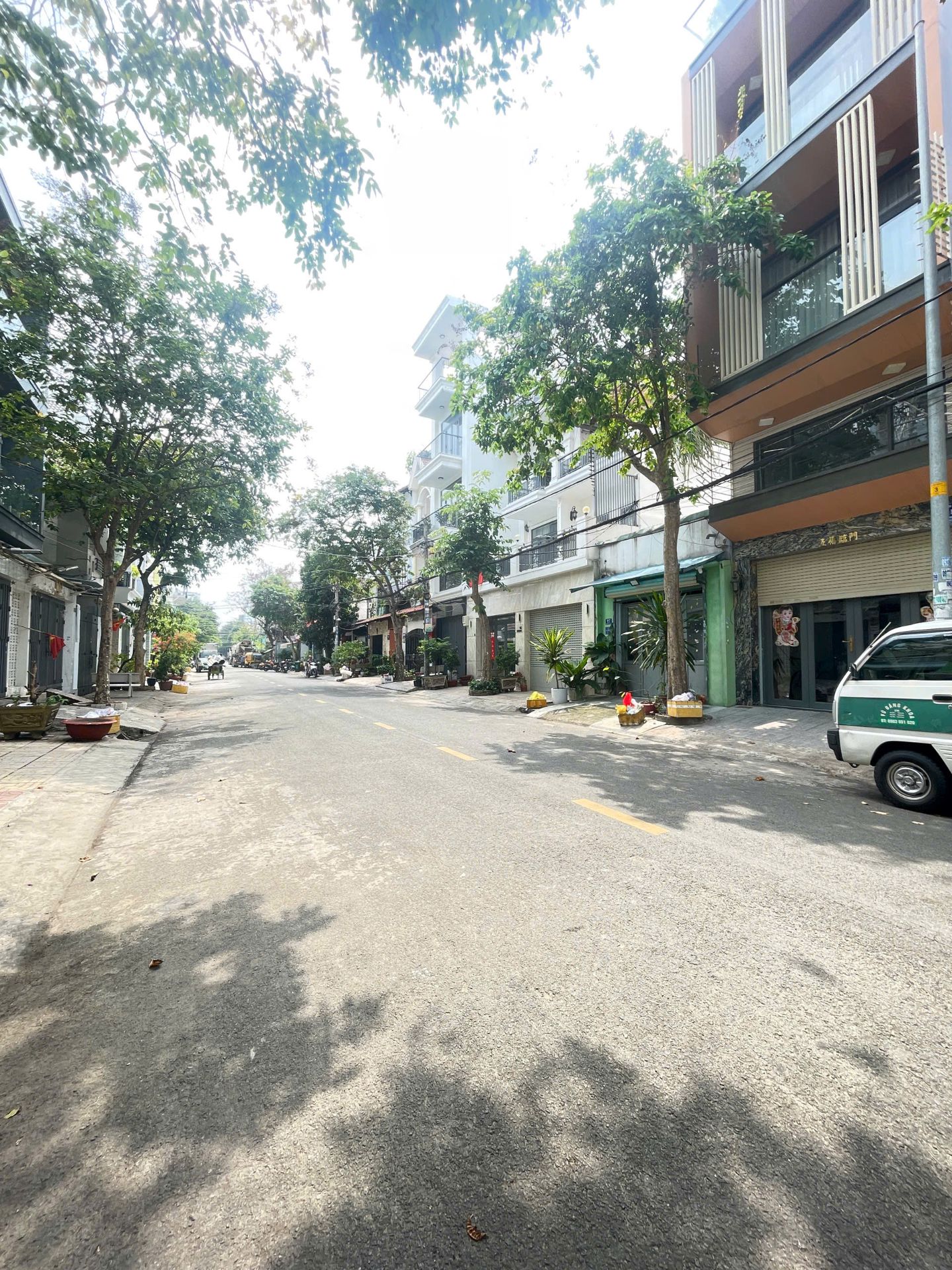 Biệt thự Đỗ Bí ( 7,95x18,7m) 2 lầu sân thượng. Giá 18 tỷ