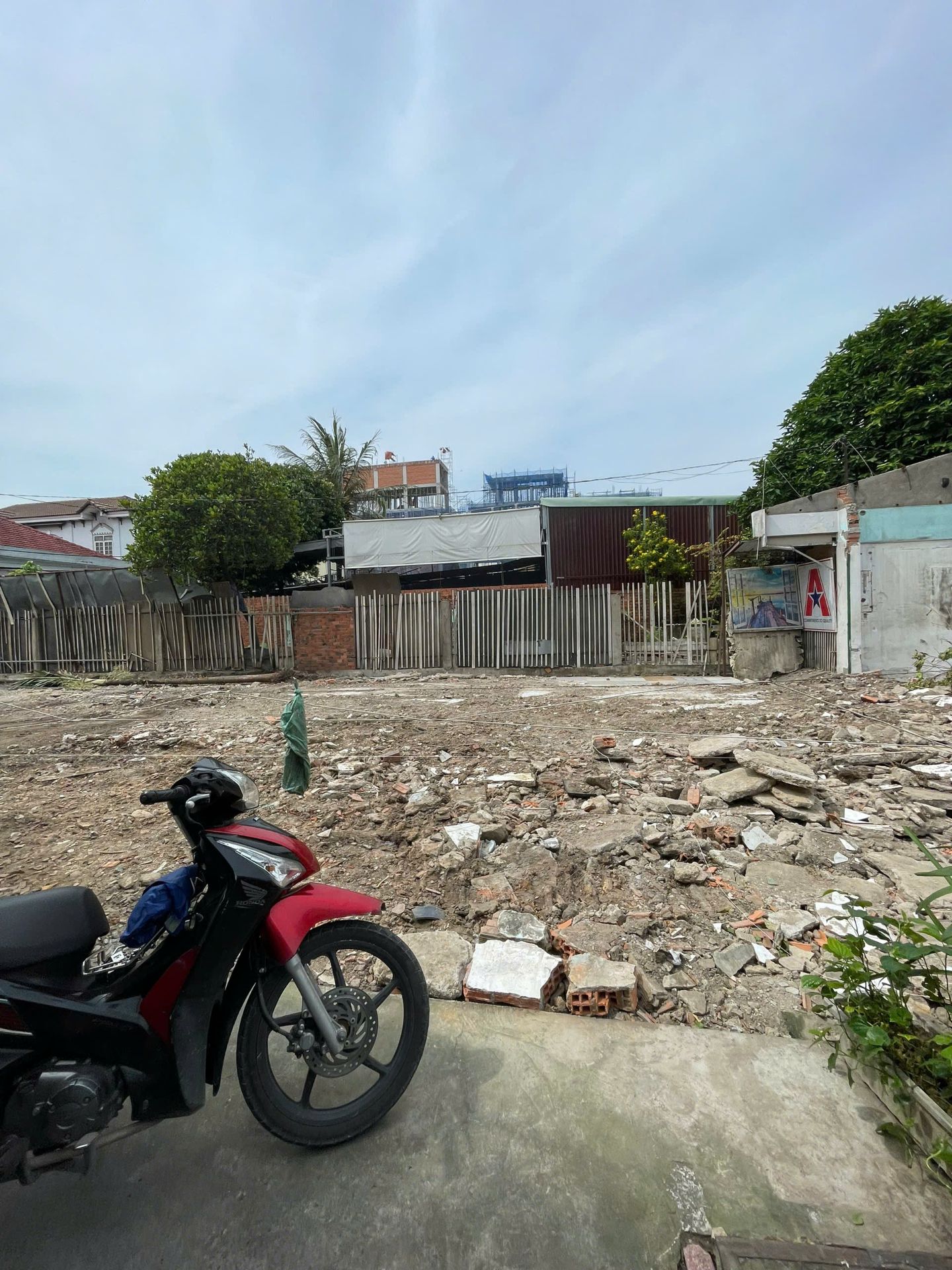 BÁN ĐẤT ĐƯỜNG LÊ TRỌNG TẤN ĐI 500m TỚI ĐẠI HỌC CÔNG THƯƠNG– 50M2 – HẺM Ô TÔ 5M – GIÁ 5 TỶ