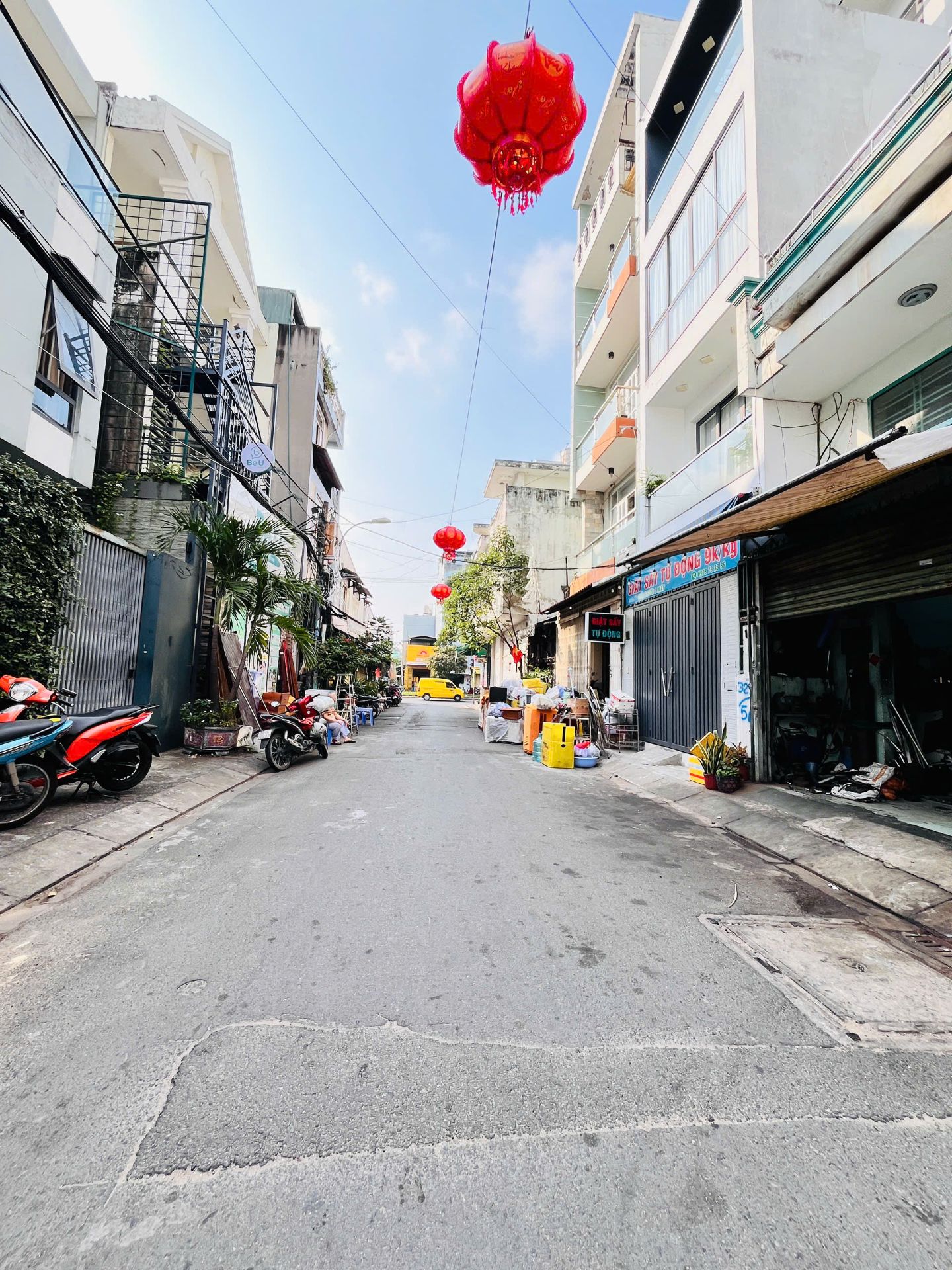 bán nhà hẻm nhựa 8m thông Tân Hương(4x14m 2 lầu st nhà mới tiện để ở, kinh doanh) 9.9 tỷ TL