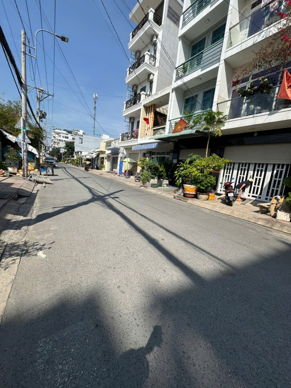 🔹 Bán Nhà Hẻm Nguyễn Hữu Tiến, Tân Phú, 4mx14m, Giá 9 Tỷ, 1 Lầu, Hẻm 10m 🔹 🏠