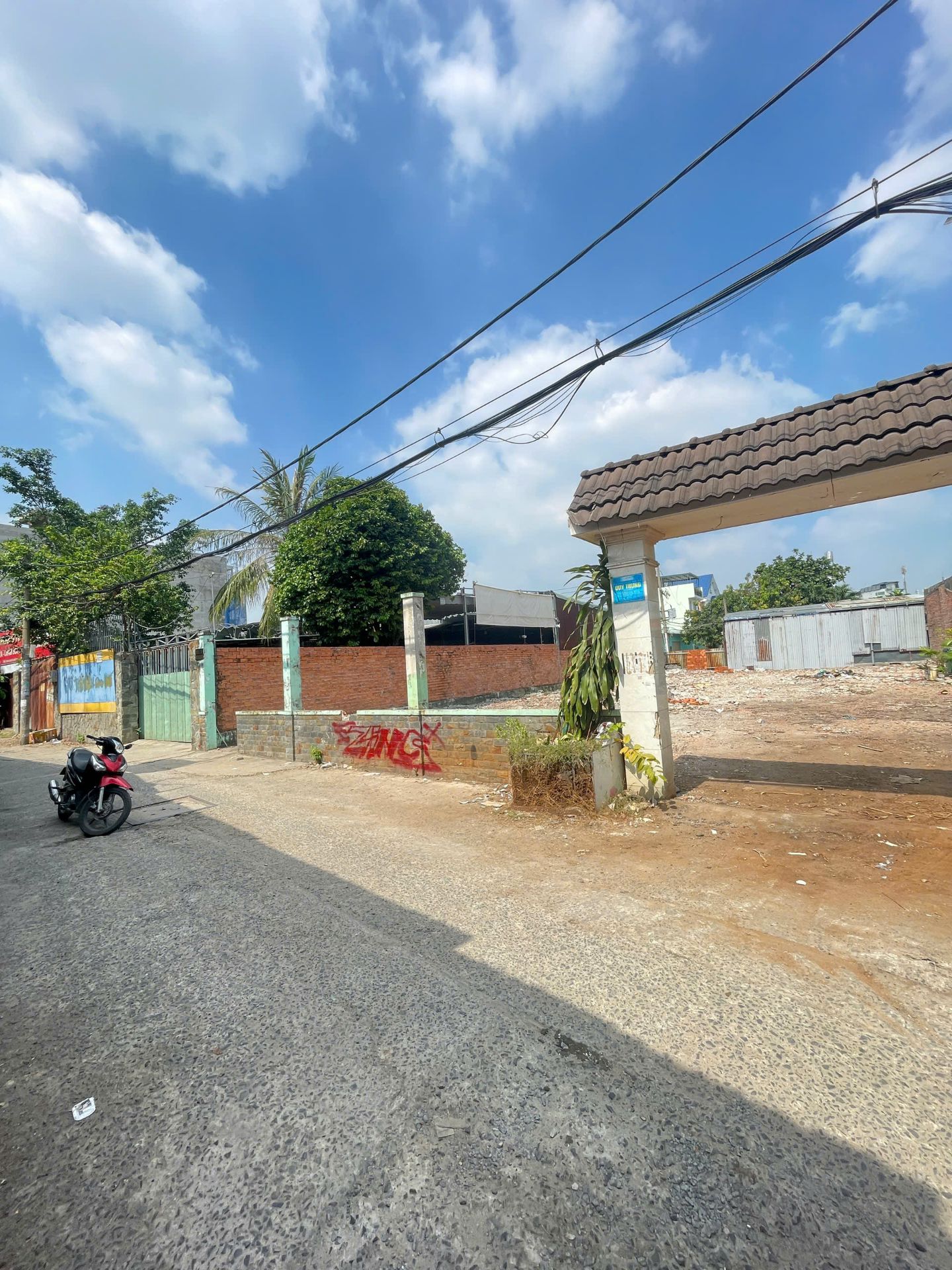 Bán đất đường lê trọng tấn 600m tới ĐẠI HỌC CÔNG THƯƠNG - ngang 6,8m x 15m / 100m2 - Giá 10 Tỷ