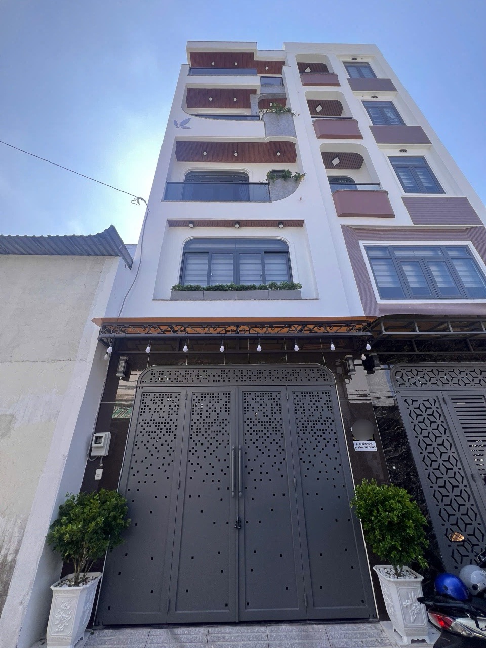 BÁN NHÀ 4 TẦNG LỬNG NGƯỢC – HẺM 7M GẦN KDC TÊN LỬA • Diện tích: 4 × 14m (TDT: 54.6m²)