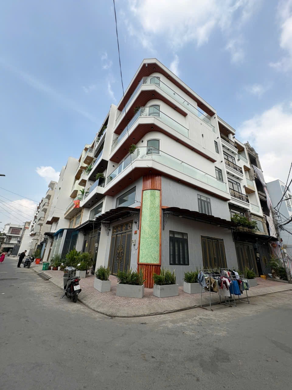 BÁN NHÀ 5 TẦNG GÓC 2 MẶT TIỀN – LÊ ĐÌNH CẨN, BÌNH TÂN • Diện tích: 6 × 9m (54m² công nhận đủ)