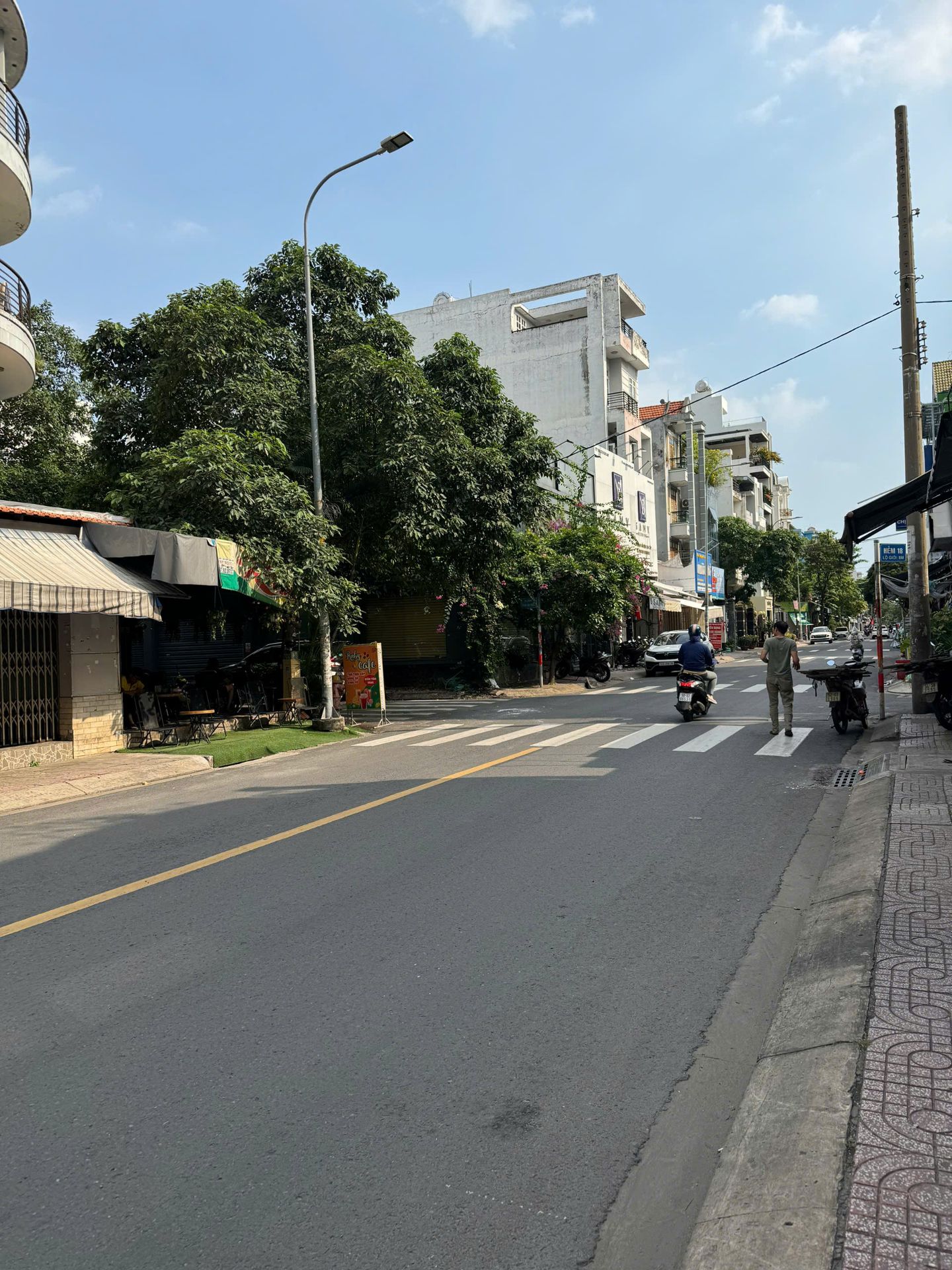 Bán nhà MT Nguyễn Xuân Khoát ( 4x12,5m) 2 lầu,sân thượng. Giá 10,7 tỷ ,vị trí đẹp - P Tân Sơn Nhì