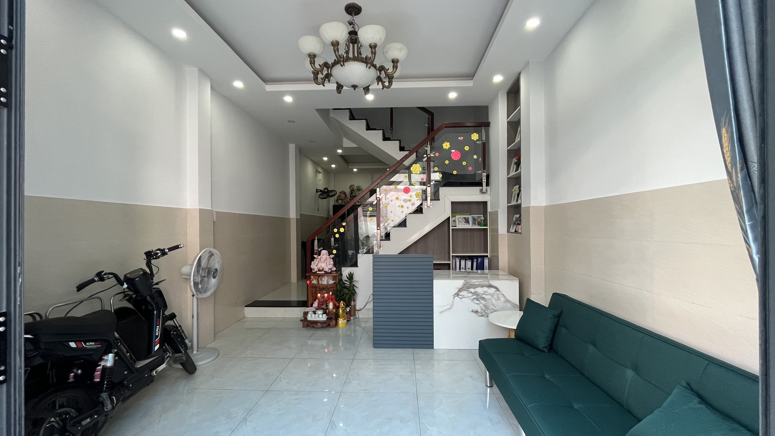 Nhà đẹp Nguyễn Sơn - Tân Phú - 4 phòng ngủ - DT 4x10m, 1 trệt 2 lầu + sân thượng - giá 5,85 tỷ