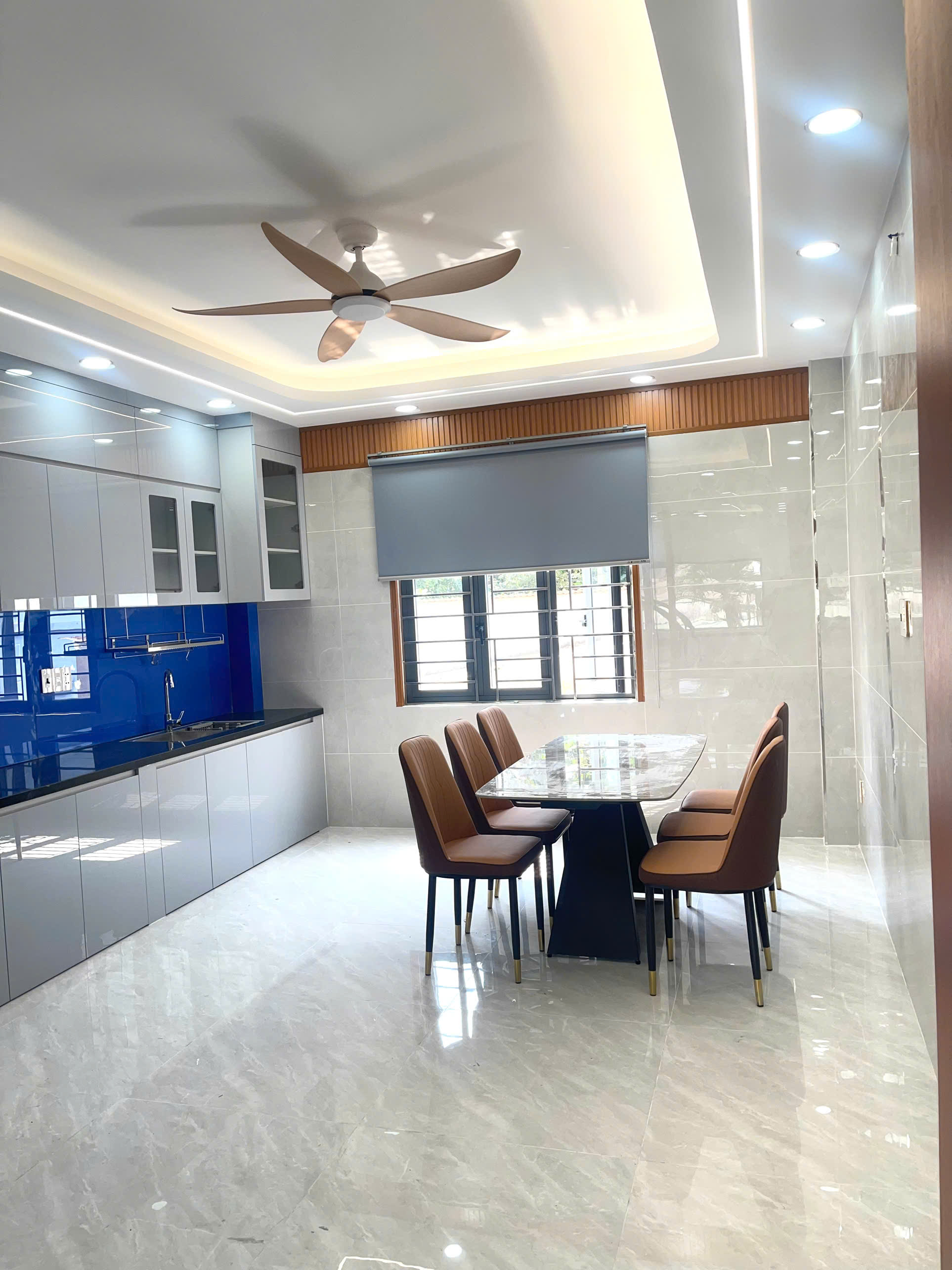 🔹 Bán Nhà Hẻm Lê Đình Cẩn, Bình Tân: 4.25x15.7m, 3 Lầu Lửng, Giá 7.2 Tỷ 🔹