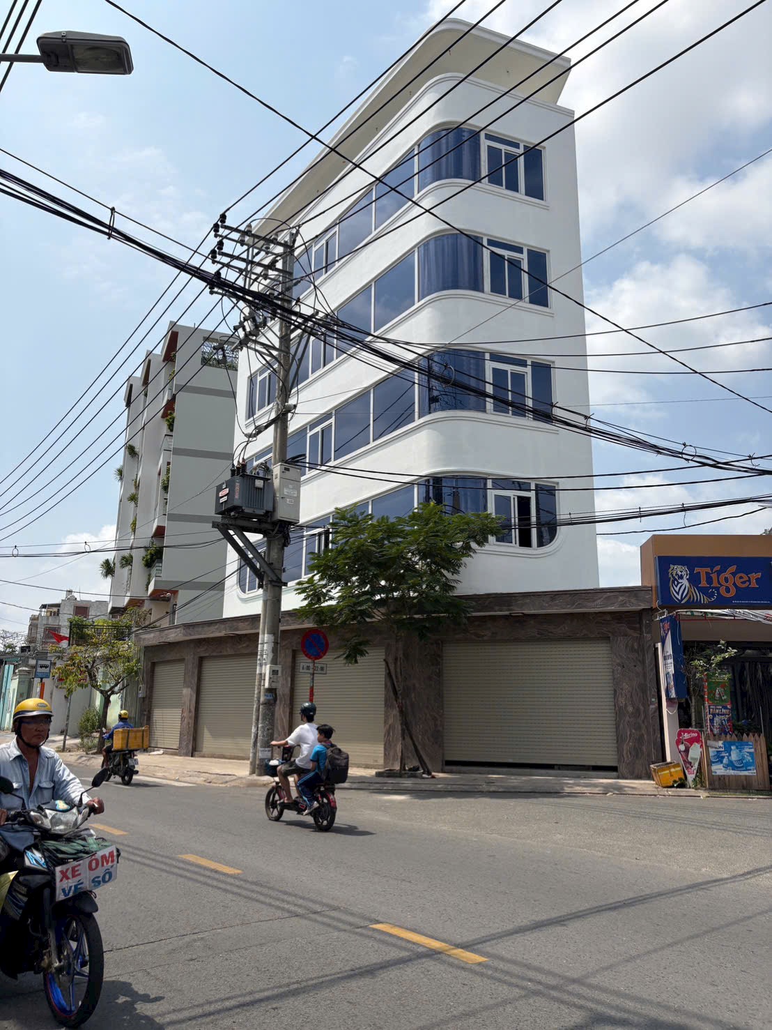 Bán nhà góc 2 mặt tiền Mã Lò