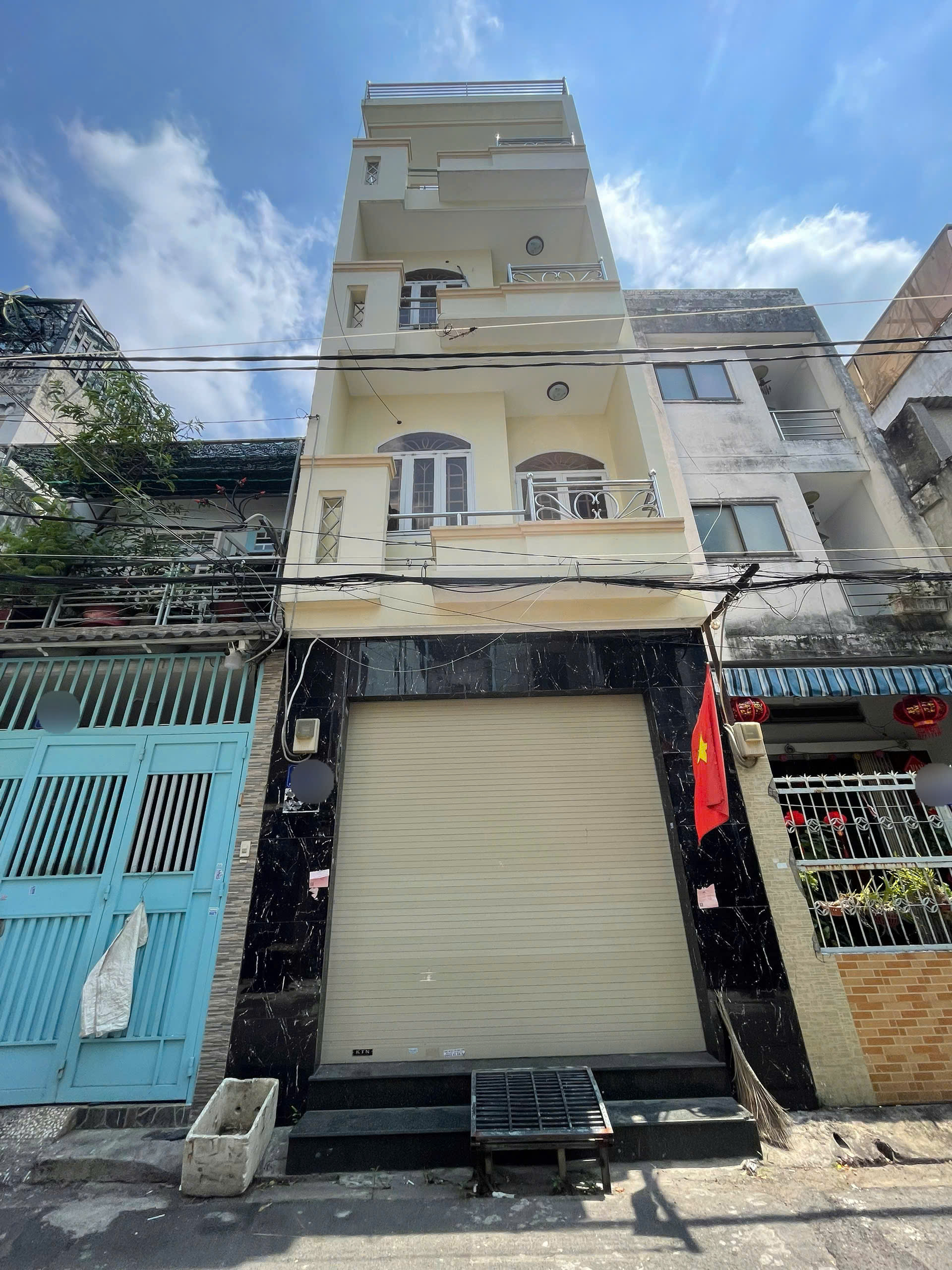 Nhà hẻm oto thông 4 tầng 4x17,7m Giá 8,8 tỷ - Ngay khu bàn cờ chợ cây keo đường Hòa Bình Q.Tân Phú