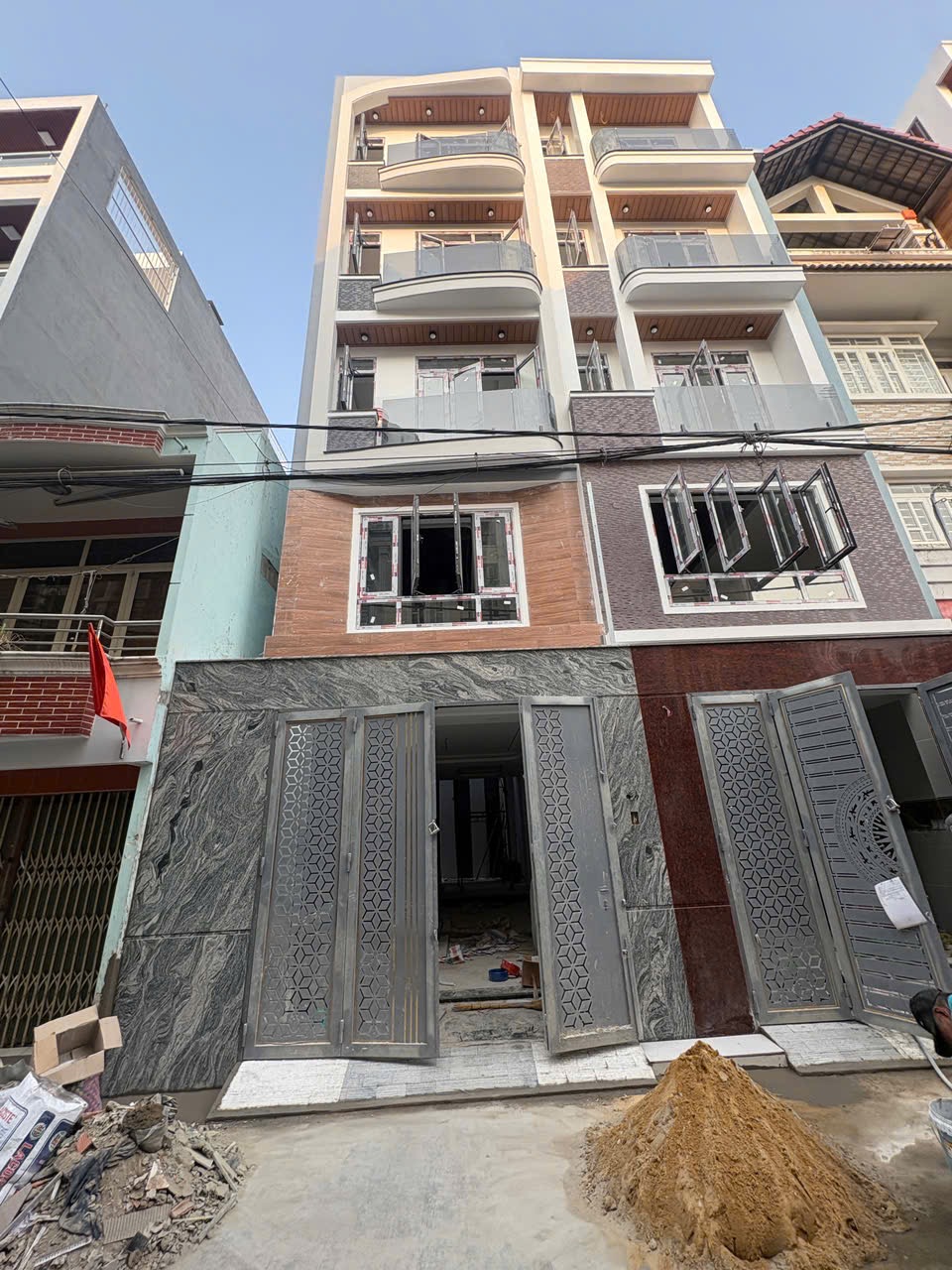 Nhà mới xây 100% DT: 4x14 thích hợp cho thuê hoặc giữ tài sản hoặc dọn vào ở ngay 🥰