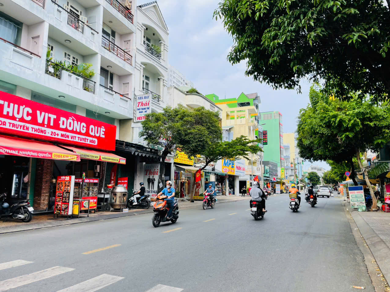 Bán nhà đường Tân Hương, Tân Phú, 5x16m, lửng 4 lầu, giá 18.5 tỷ •