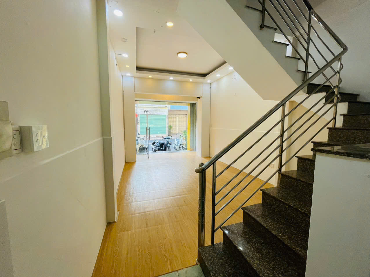 Bán Nhà 3 Lầu DT: 4x13m MT Đường Nguyễn Xuân Khoát, P. Tân Thành, Giá: 10.7 tỷ