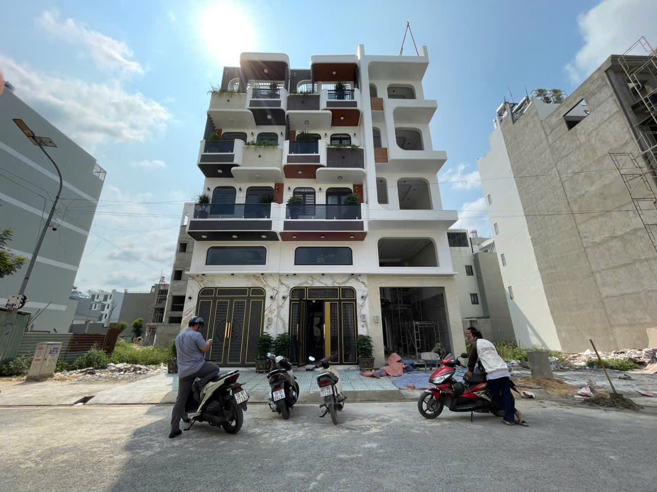 BÁN NHÀ XÂY MỚI 4,5 TẤM KHU PHÂN LÔ NHÀ CAO TẦNG LIỀN KỀ ĐƯỜNG TÂY LÂN - 4X13,5M - GIÁ 7,8 TỶ