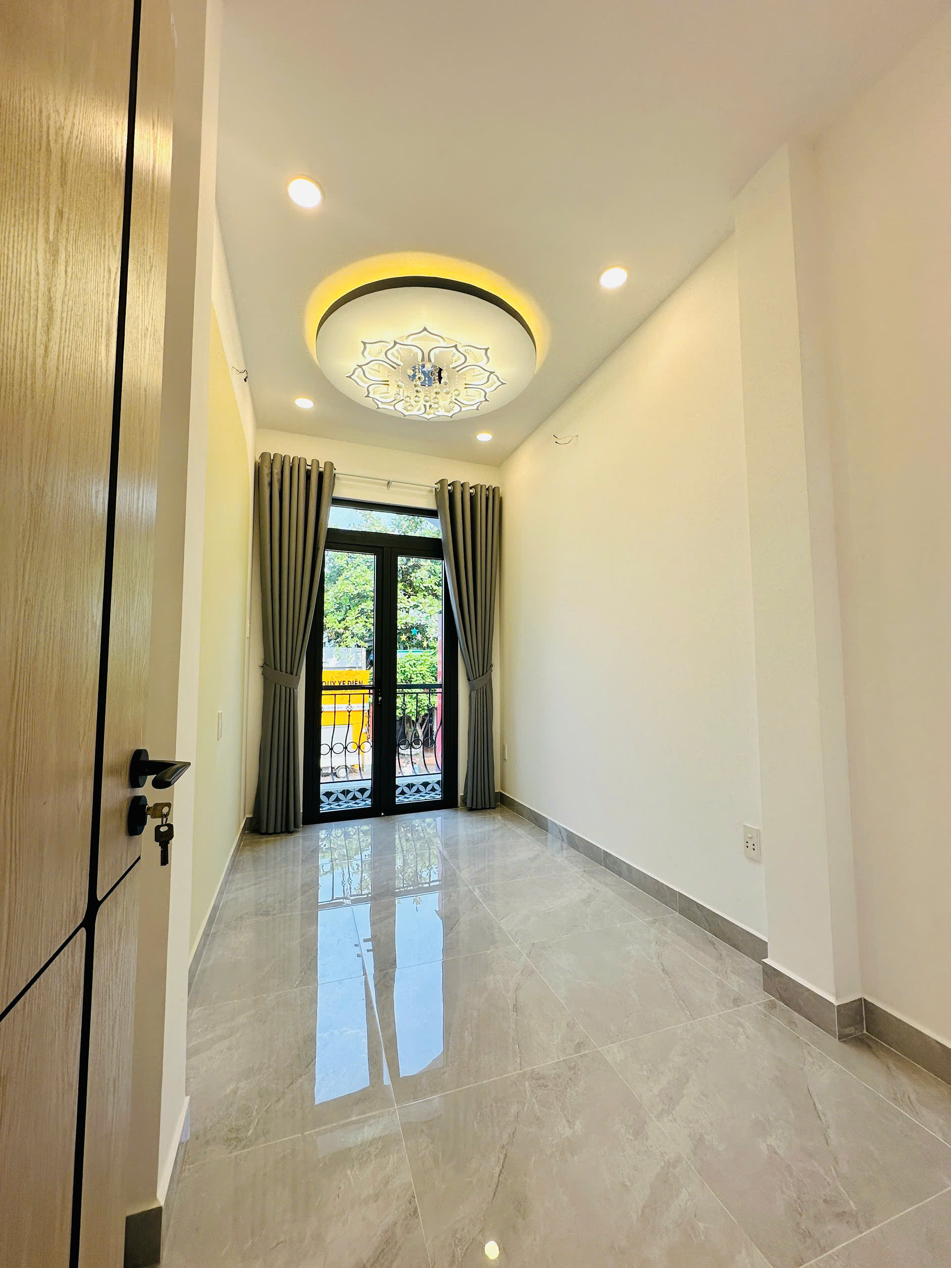 HÀNG HIẾM - MẶT TIỀN KINH DOANH - LUỸ BÁN BÍCH ( 2,2m X 13,85m ) 2 LẦU MỚI TOANH.GIÁ 5,95 TỶ