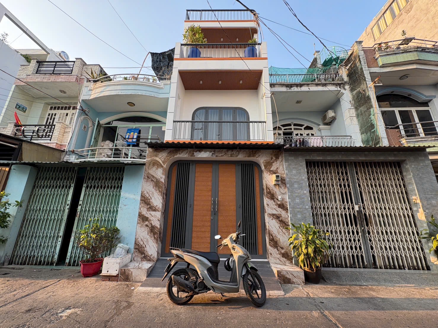 NHÀ ĐẸP 2 LẦU PHAN ANH – HẺM 7M XE TẢI – 4PN CHỈ 7.6 TỶ, GẦN NGÃ TƯ 4 XÃ! • Diện tích: 4 × 16.5m