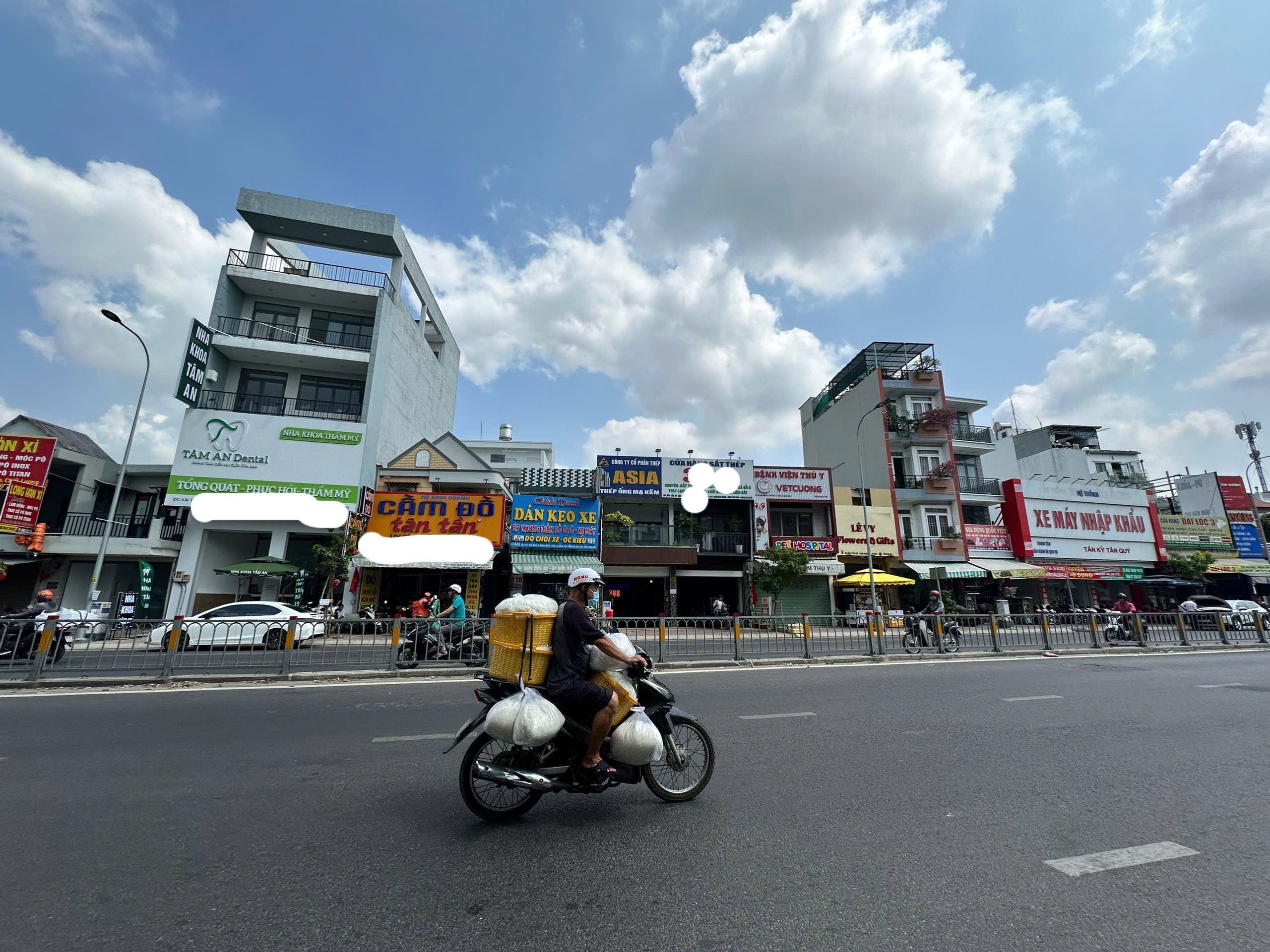 Nhà MT kinh doanh cực kì sầm uất giá chỉ 45,5Đ TL , DT:8x22 thích hợp kinh doanh hoặc cho thuê 🥰