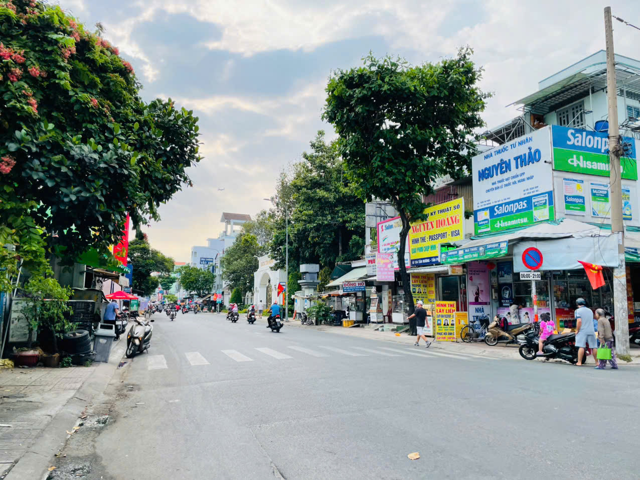 Bán nhà đường Tân Hương, Tân Phú, 4x16m, cấp 4, giá 12.8 tỷ •