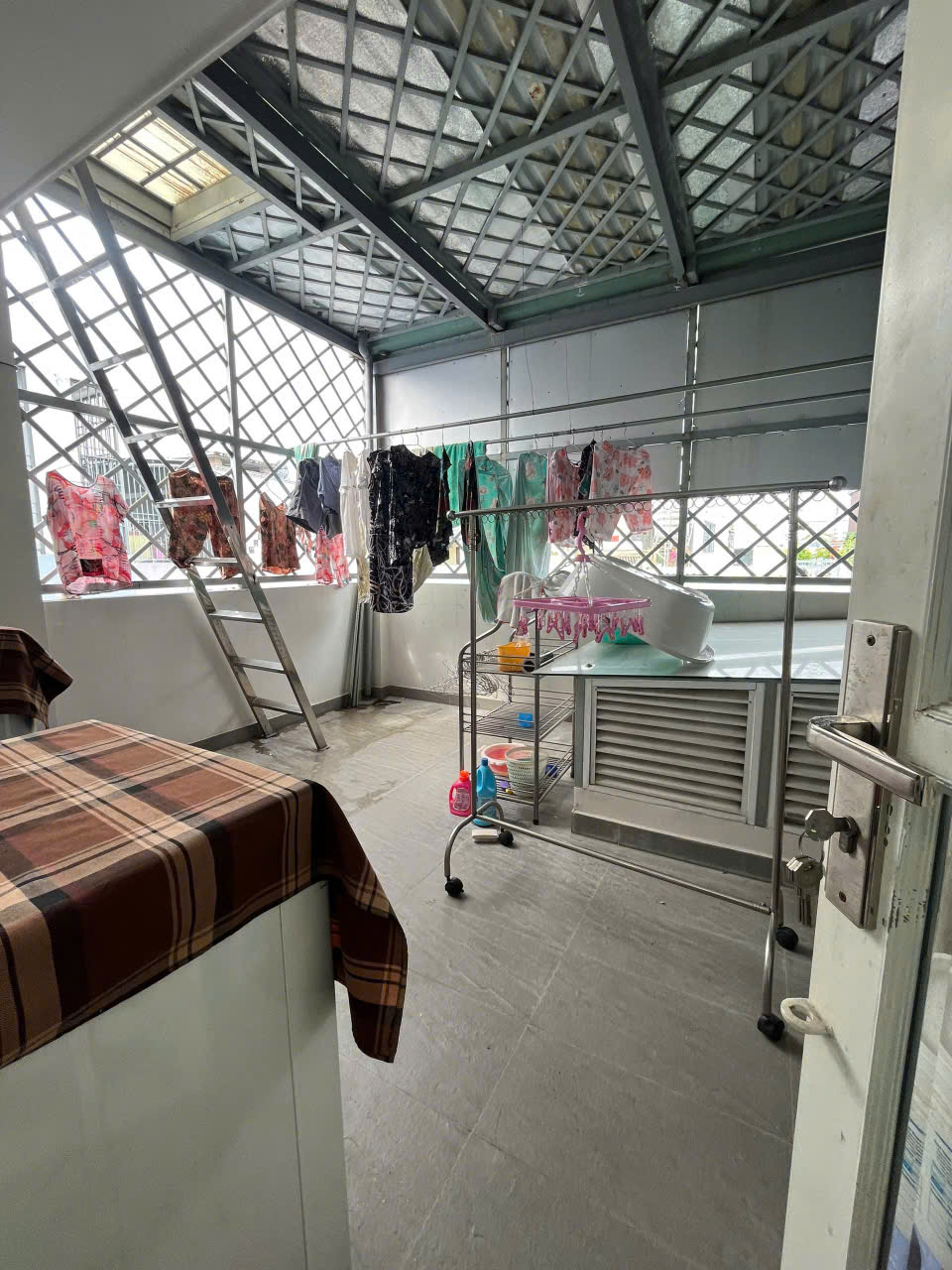 Căn nhà đẹp, giá siêu mềm hẻm vip 337/ Tân Kỳ Tân Quý, 2 lầu, DT: 4x14m, Giá: 9.8 tỷ tl