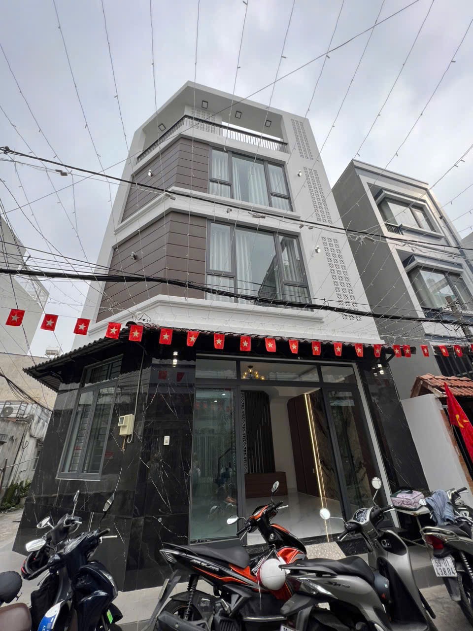 Nhà đẹp có dòng tiền sẵn 15tr/tháng, DT:8x8,5 / 3 lầu thích hợp cho thuê tiếp hoặc dọn vào ở ngay