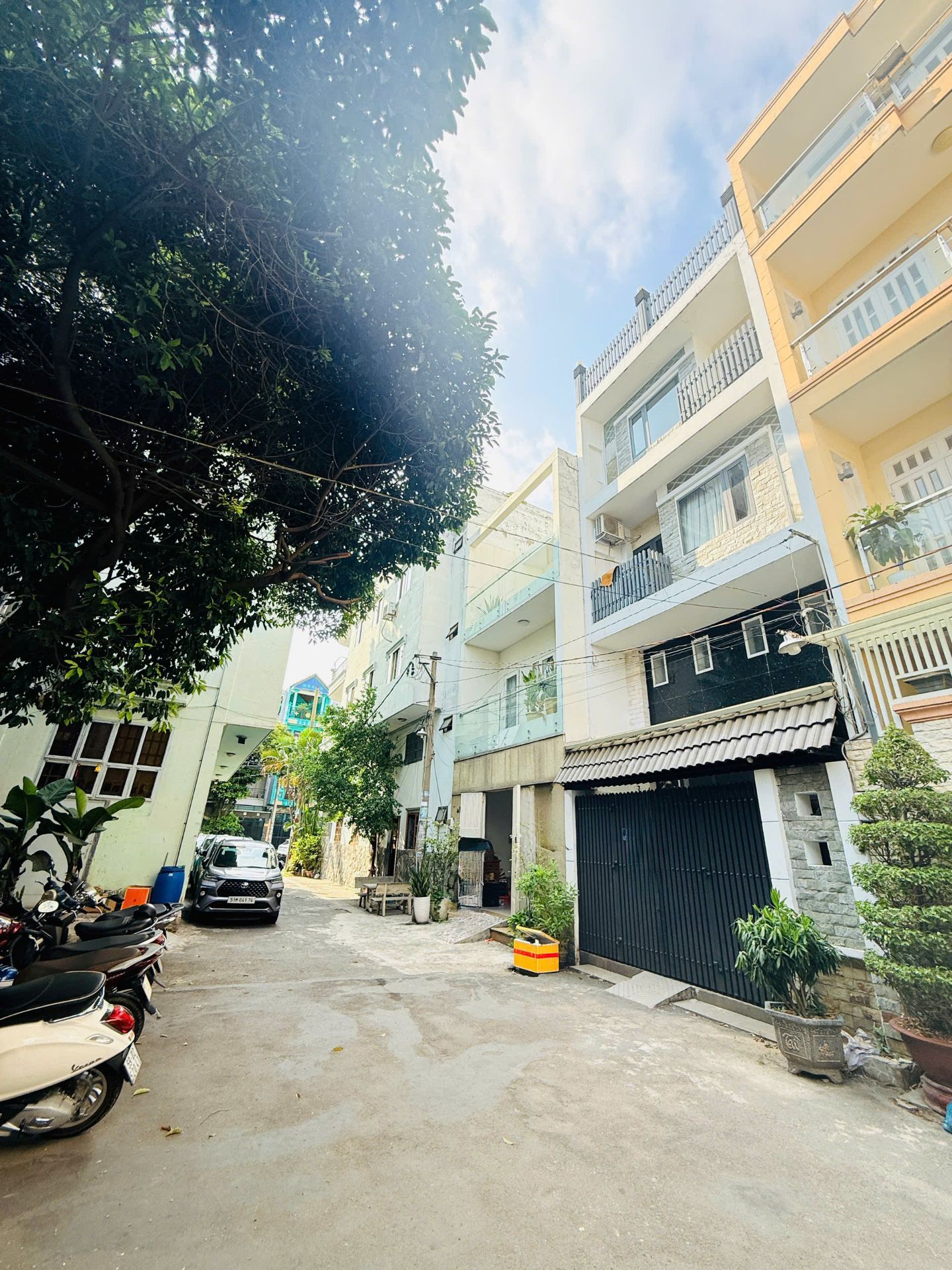 Bán nhà hẻm 8m khu công viên Nguyễn Cửu Đàm 5x12 xây 4.5 tấm mới 9.6 tỷ tl