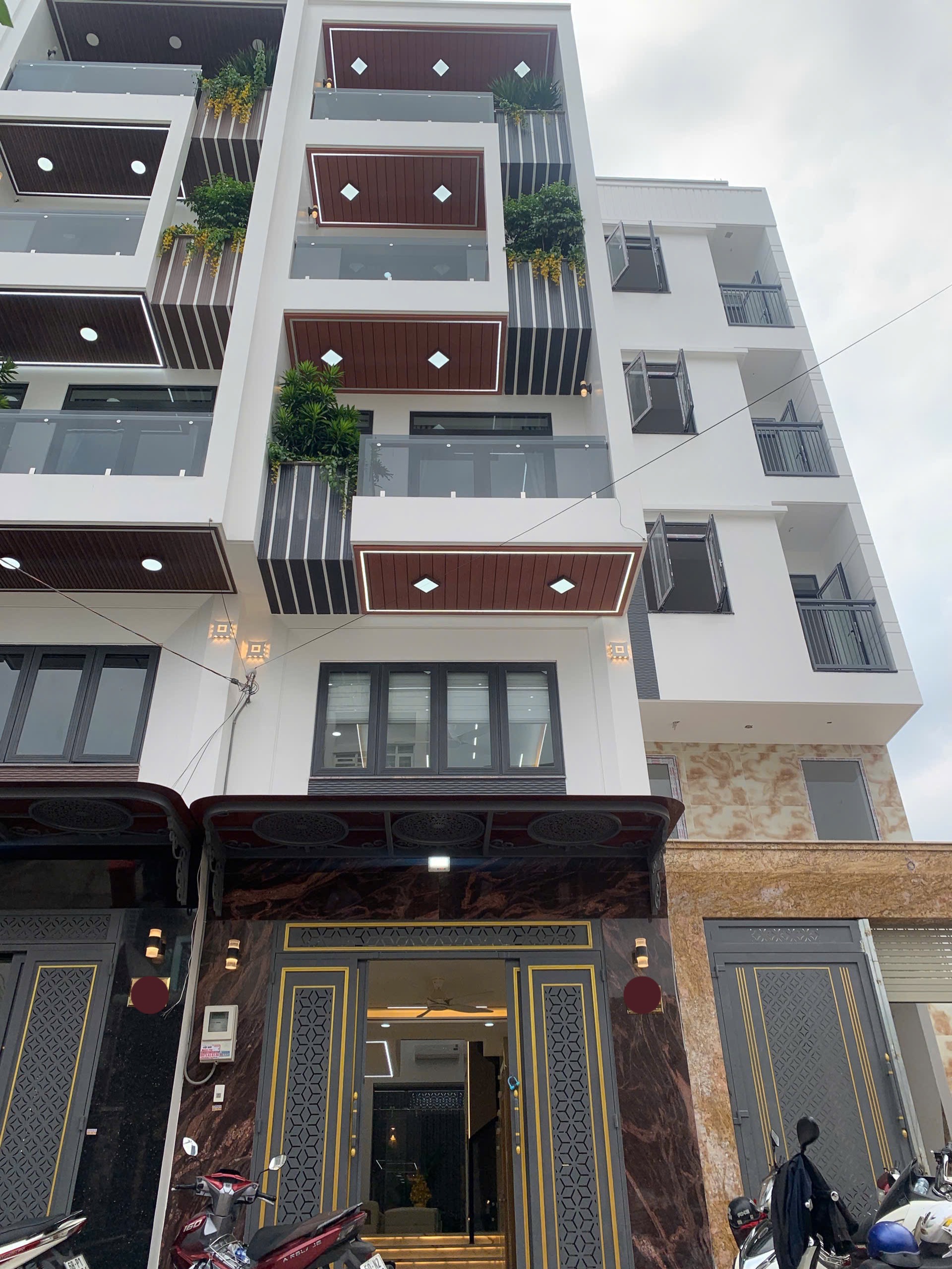 Hàng hot anh chị ơi , còn đúng 1 căn duy nhất ngay Lê Trọng Tấn , DT:4x17 chỉ chưa tới 10Đ sở hữu