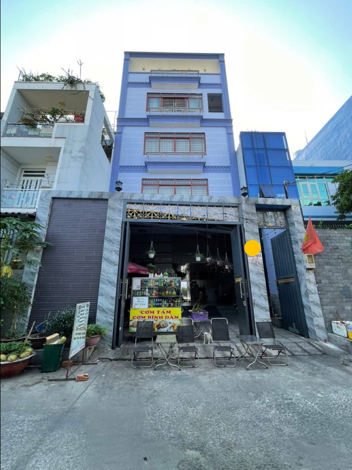 Nhà đẹp hẻm rộng xe hơi tranh nhau thoải mái , DT khủng 8x25 thích hợp xây mới cho thuê CHDV