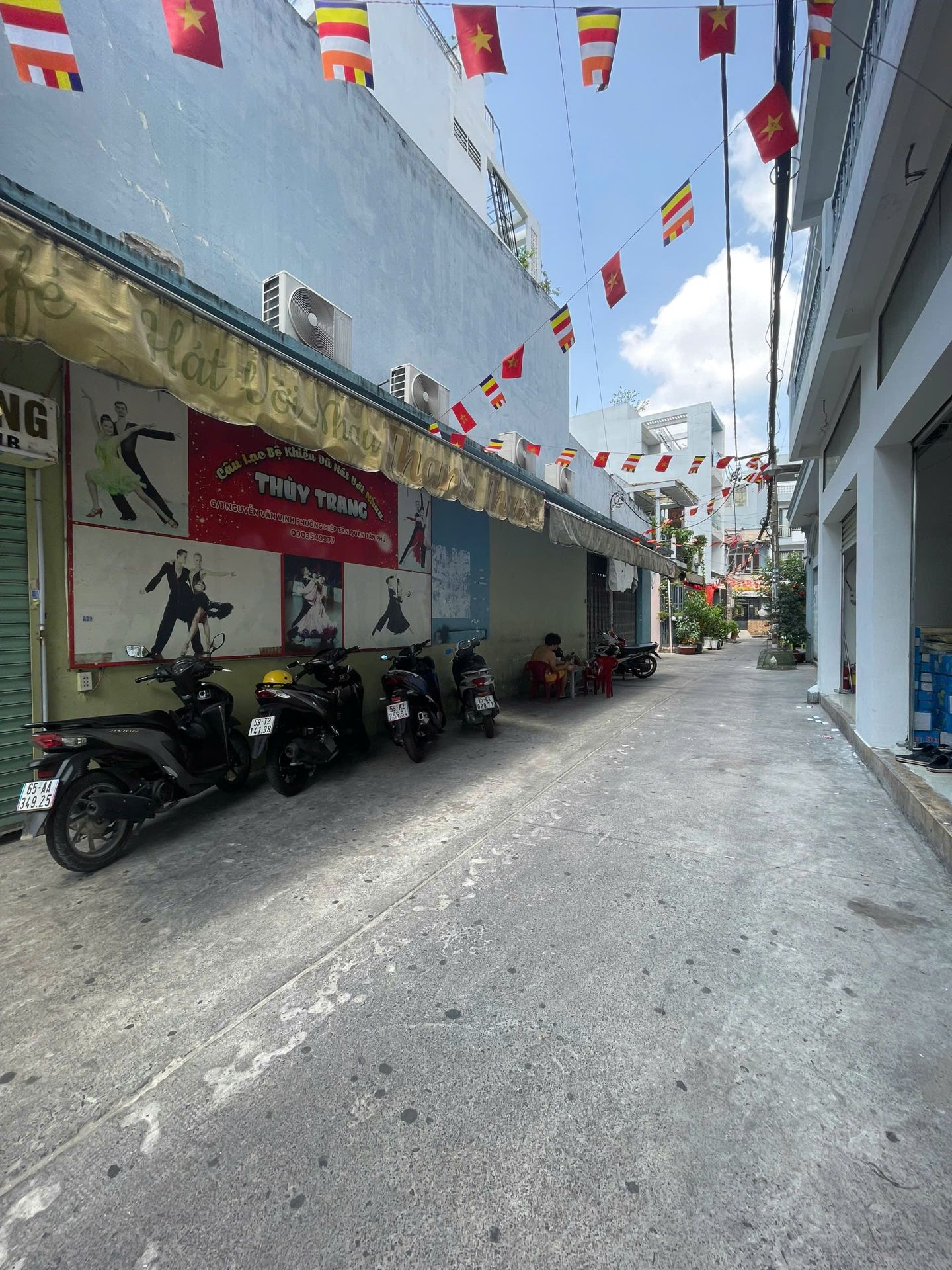 Bán nhà nát 55m2 giá 6 tỷ - Hẻm oto 6m thông đường Hòa Bình Q.Tân Phú