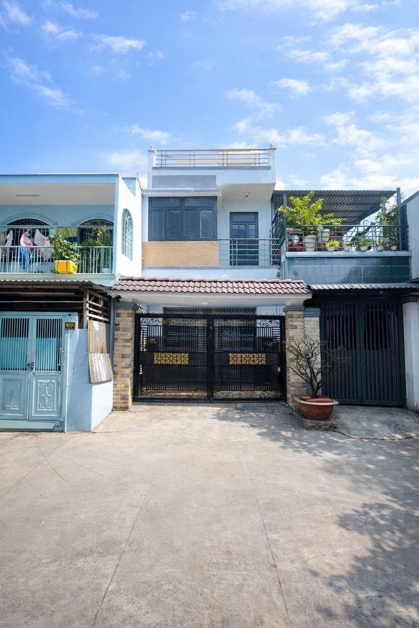 Nhà đẹp hẻm xe hơi giá rẻ, DT:4,9x15 thích hợp cho thuê hoặc giữu tài sản hoặc dọn vào ở ngay 🥰