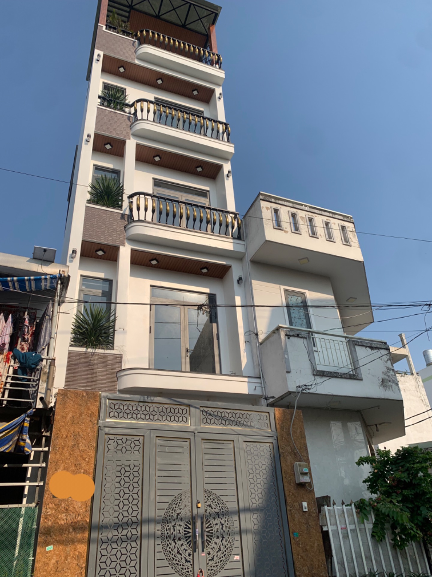 Chủ ngộp cần bán nhà mới ac ơi,DT:4x13,5, thích hợp cho thuê hoặc làm căn hộ dịch vụ và giữ tài sản